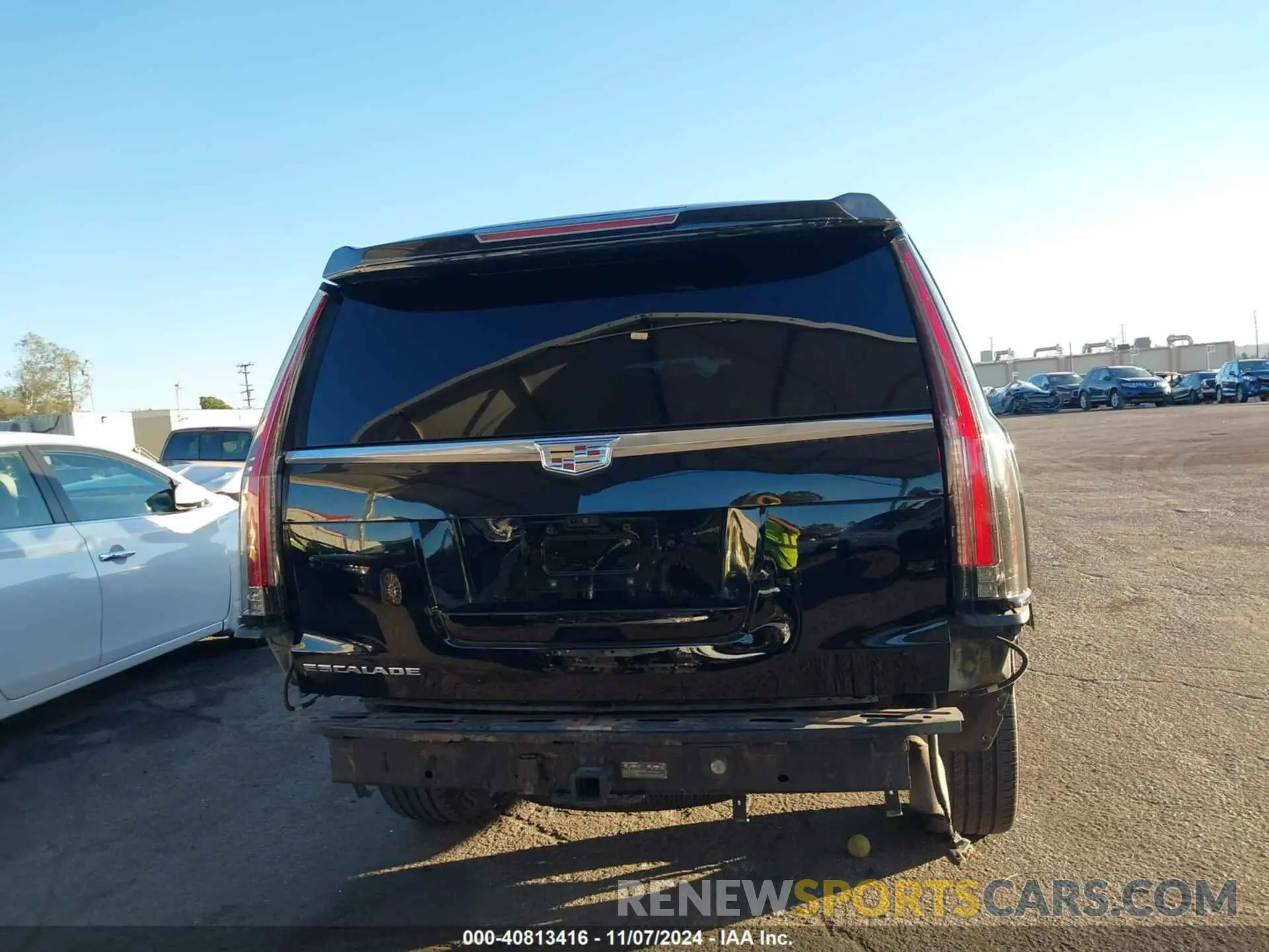 17 Photograph of a damaged car 1GYS4HKJ3LR181834 CADILLAC ESCALADE ESV 2020
