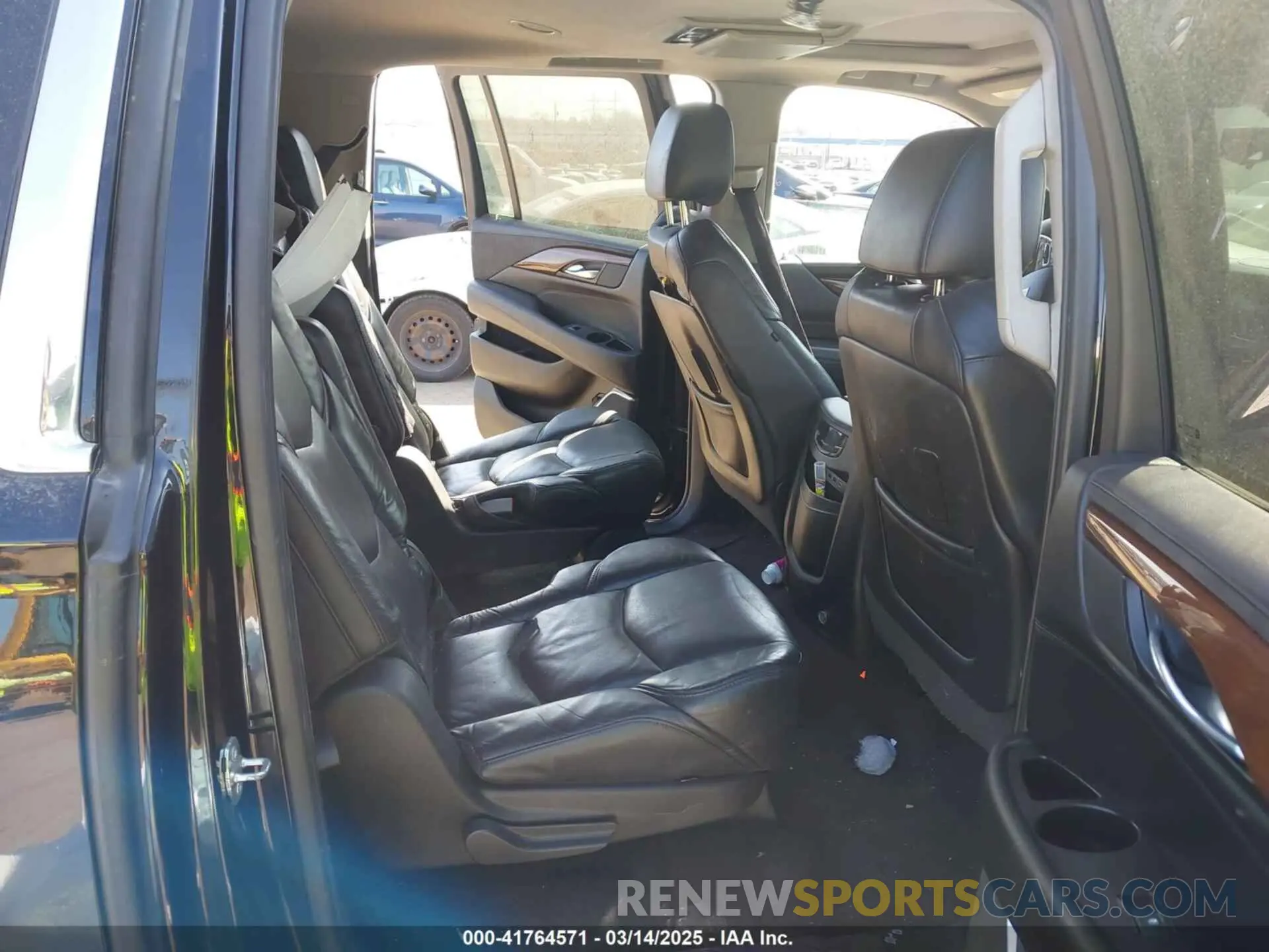 8 Photograph of a damaged car 1GYS4JKJXLR271943 CADILLAC ESCALADE ESV 2020