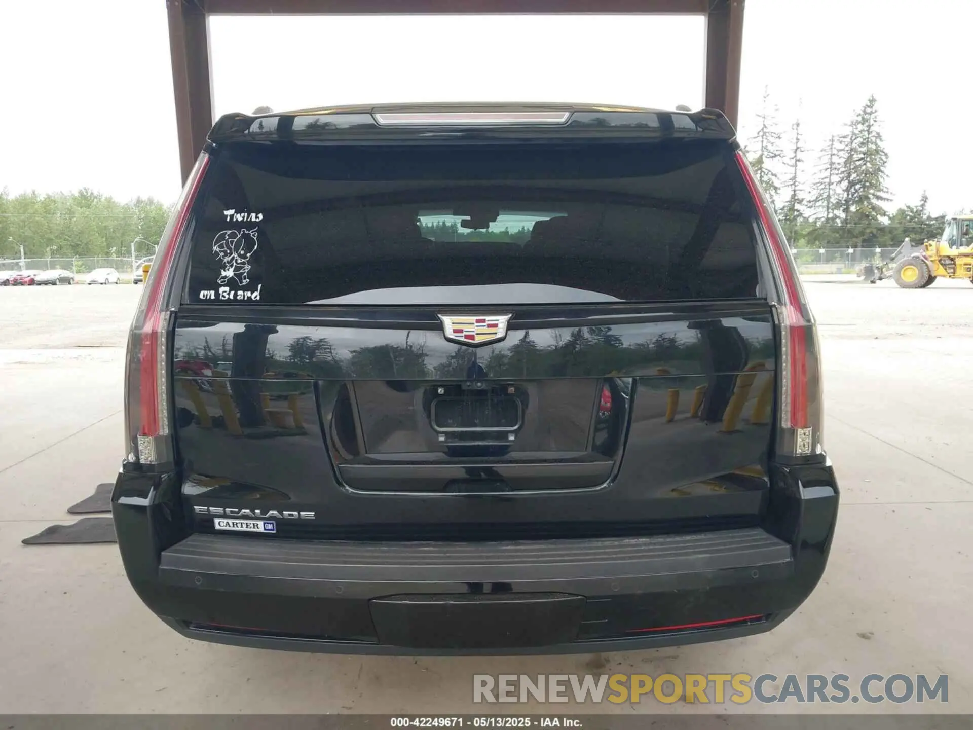 17 Photograph of a damaged car 1GYS4KKJ1LR239730 CADILLAC ESCALADE ESV 2020