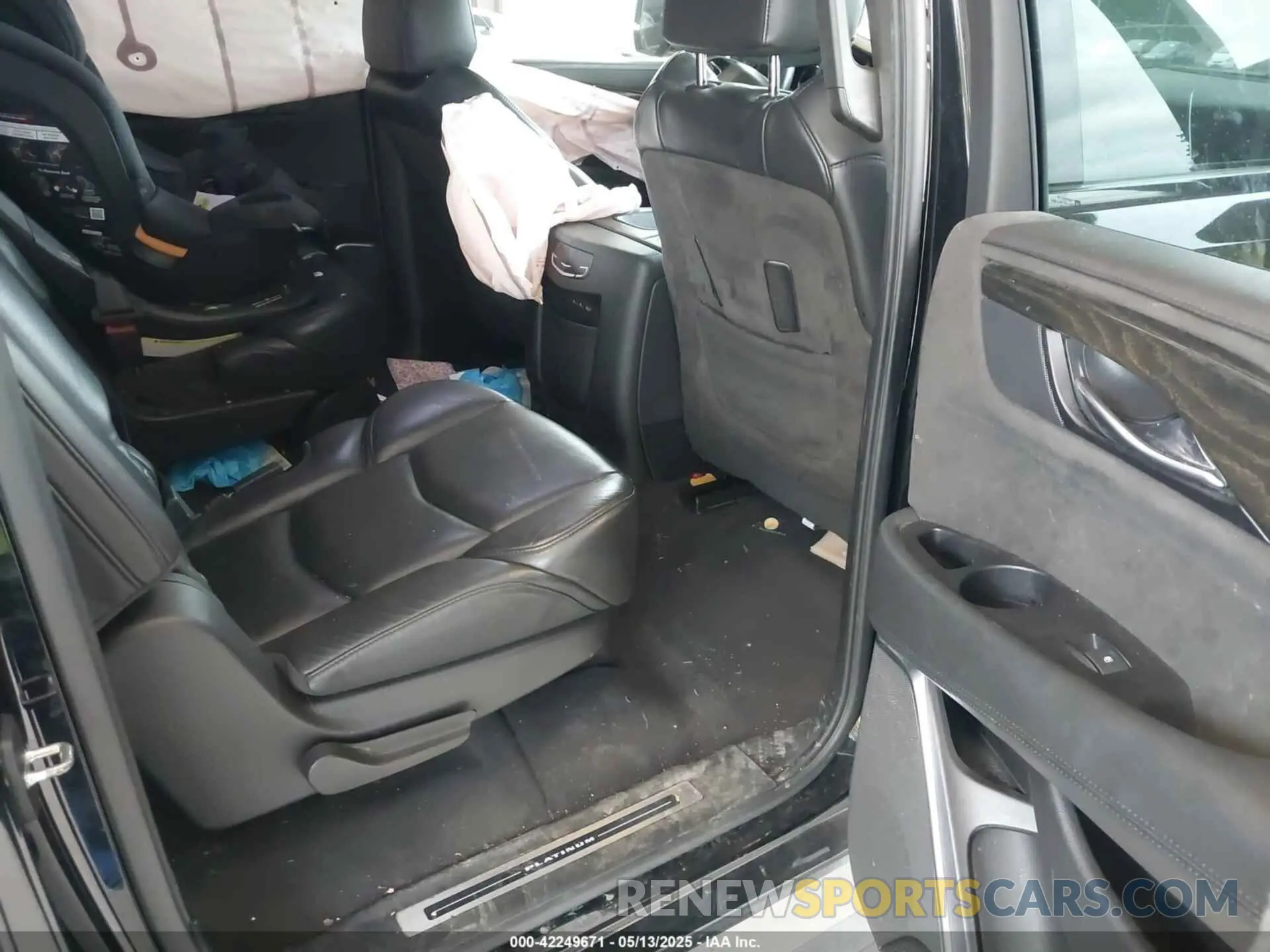 8 Photograph of a damaged car 1GYS4KKJ1LR239730 CADILLAC ESCALADE ESV 2020