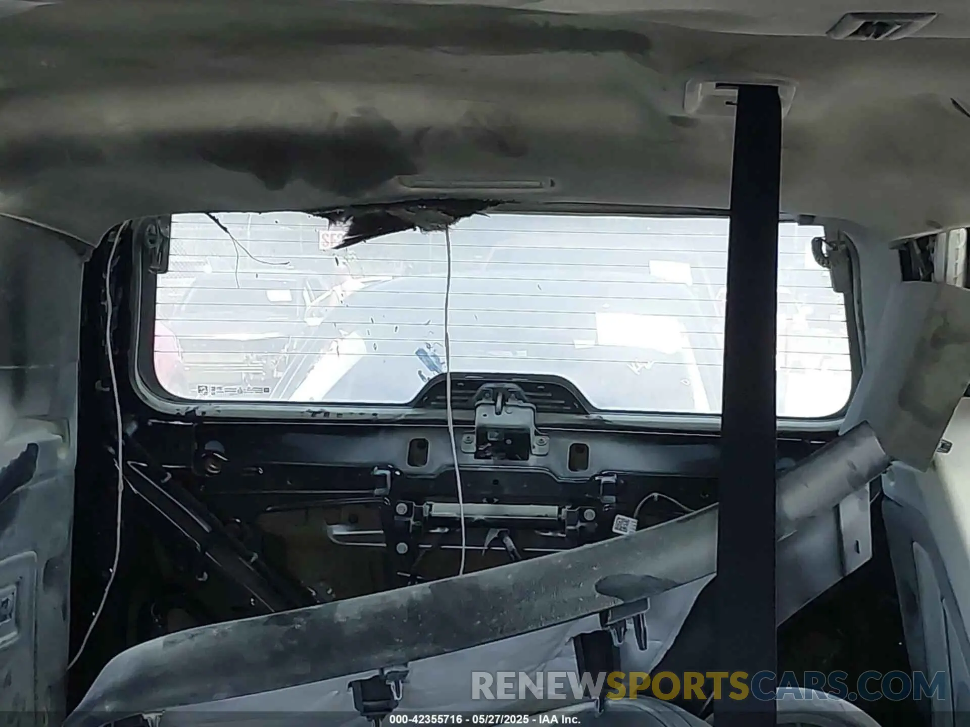 12 Photograph of a damaged car 1GYS3MKL8MR300346 CADILLAC ESCALADE ESV 2021