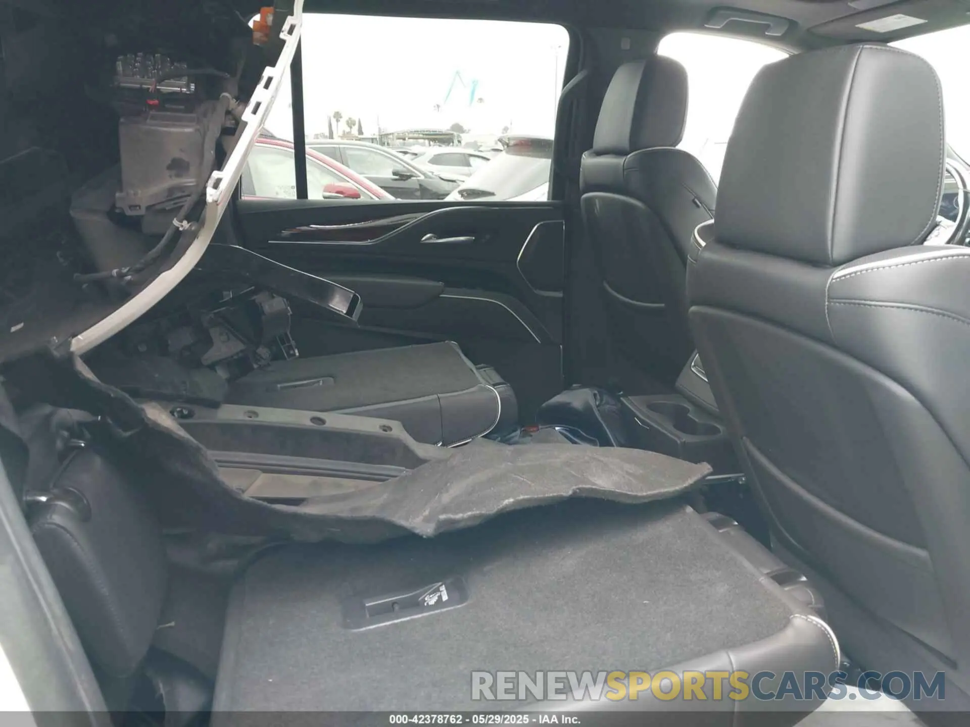 8 Photograph of a damaged car 1GYS4KKL5MR394378 CADILLAC ESCALADE ESV 2021