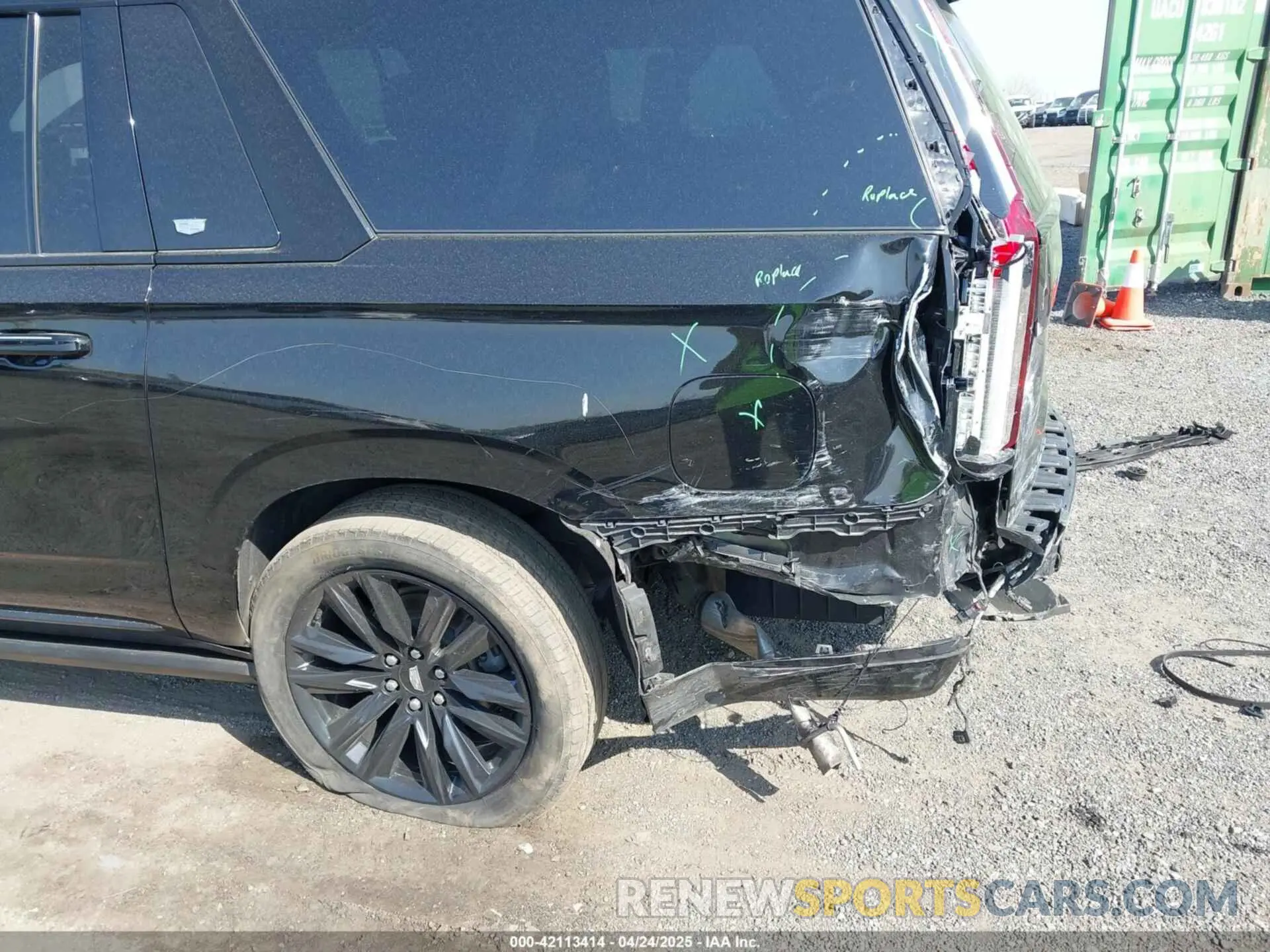 17 Photograph of a damaged car 1GYS4PKL2MR228185 CADILLAC ESCALADE ESV 2021