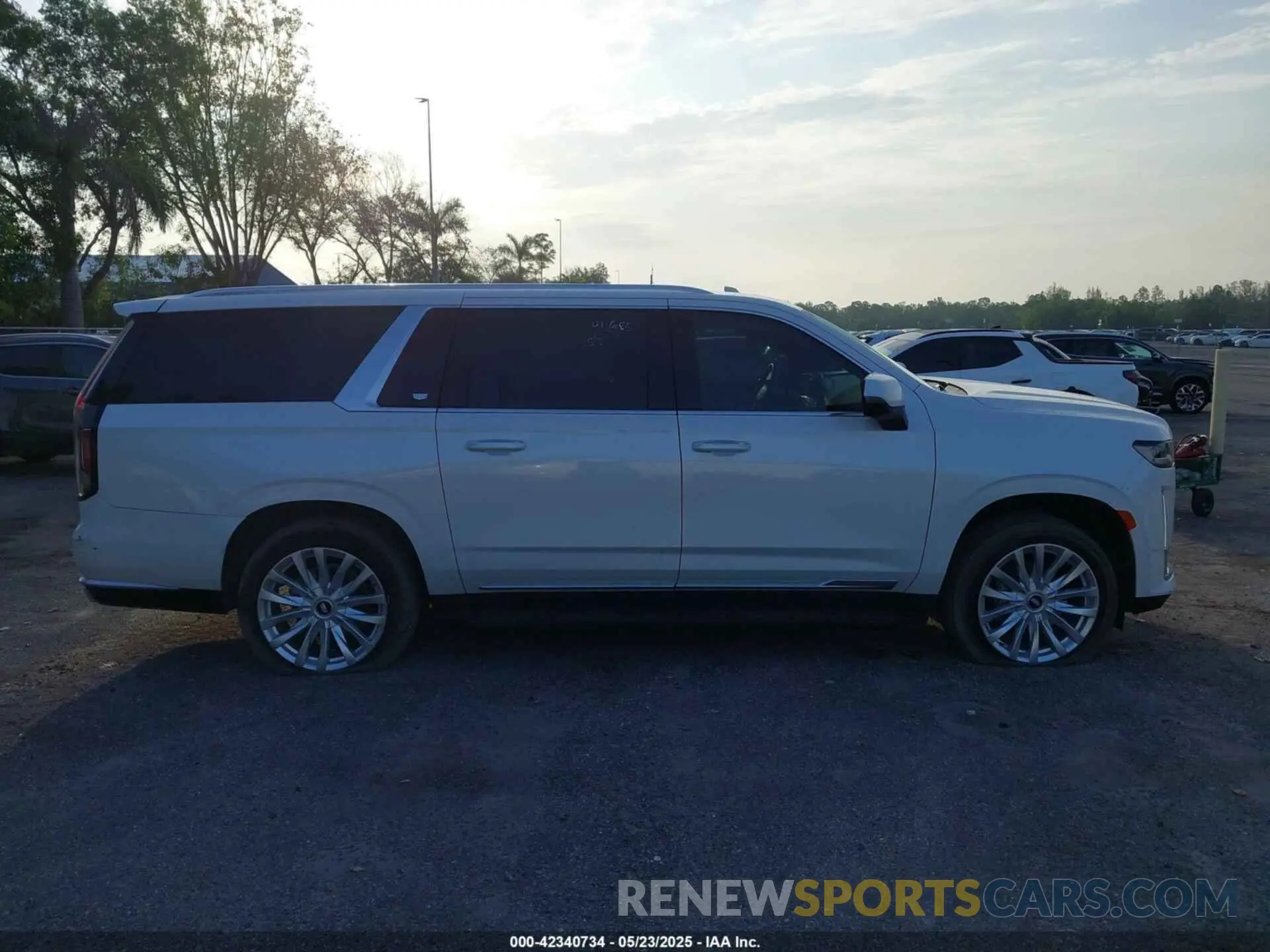 13 Photograph of a damaged car 1GYS3JKLXPR558662 CADILLAC ESCALADE ESV 2023