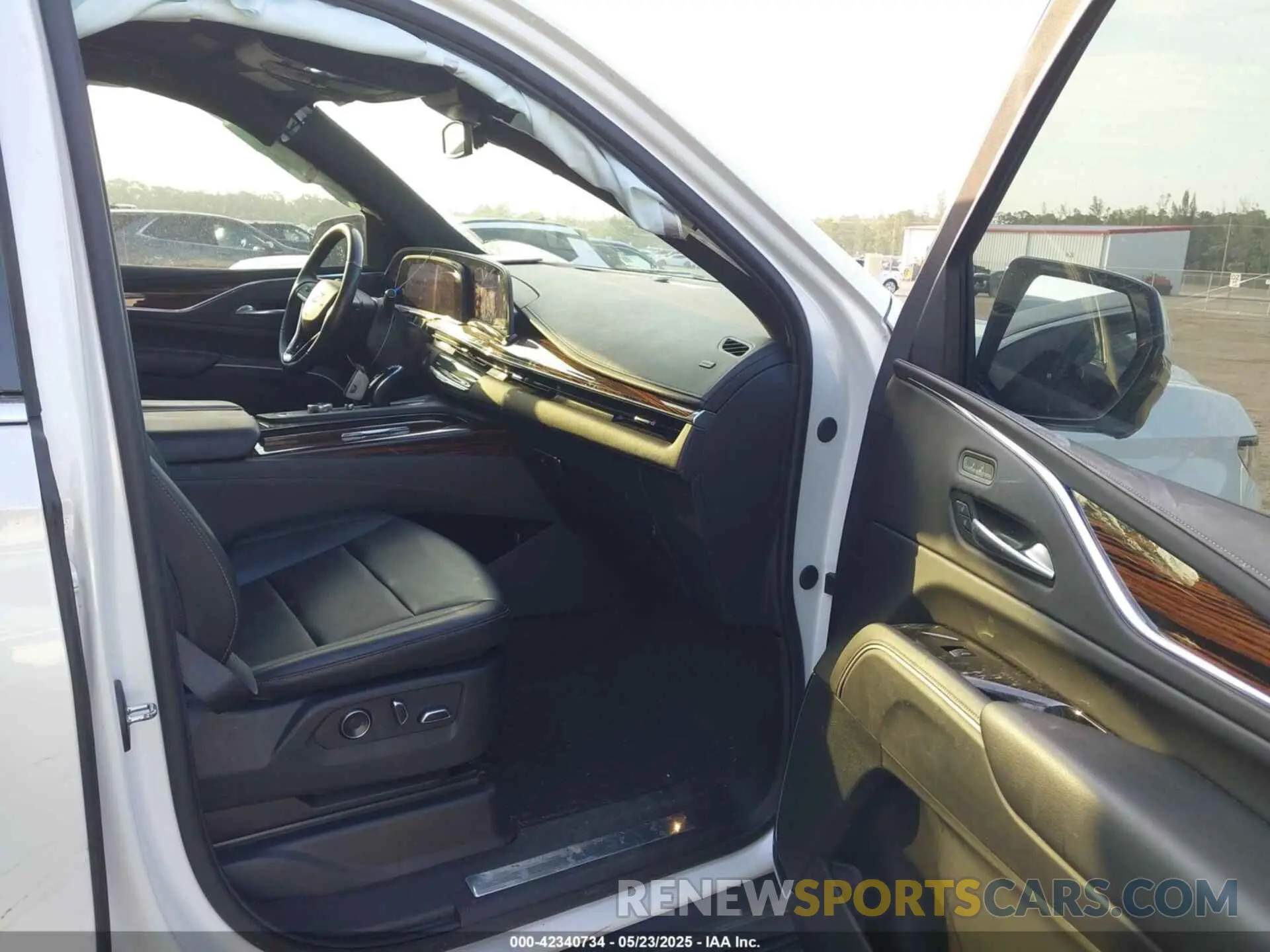 5 Photograph of a damaged car 1GYS3JKLXPR558662 CADILLAC ESCALADE ESV 2023