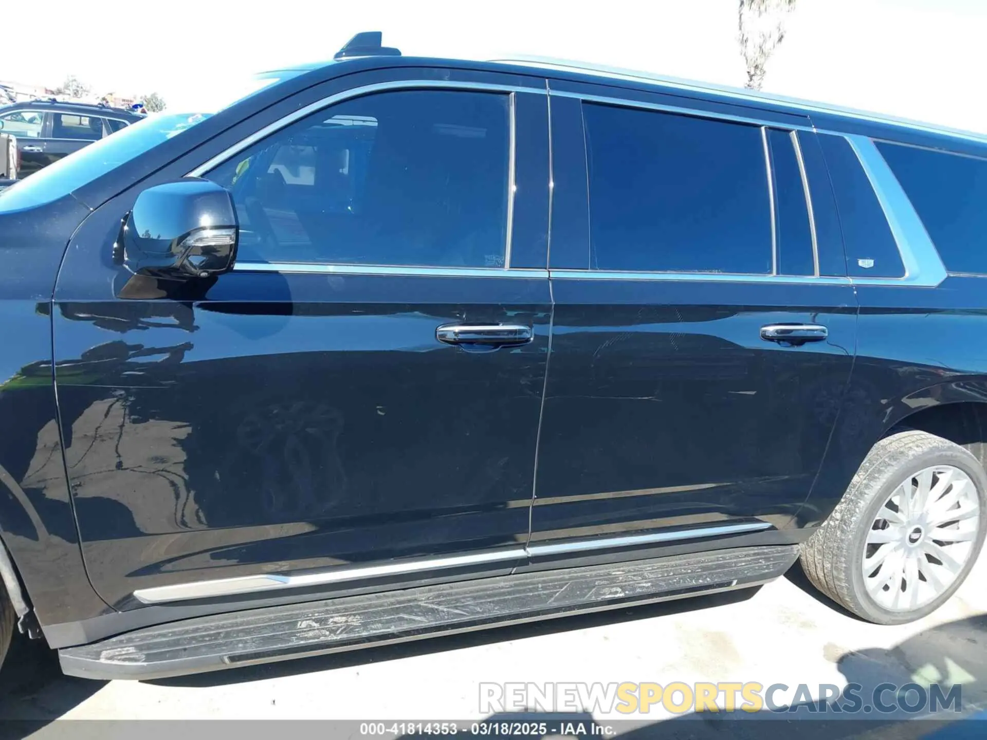15 Photograph of a damaged car 1GYS3JKT1PR331084 CADILLAC ESCALADE ESV 2023