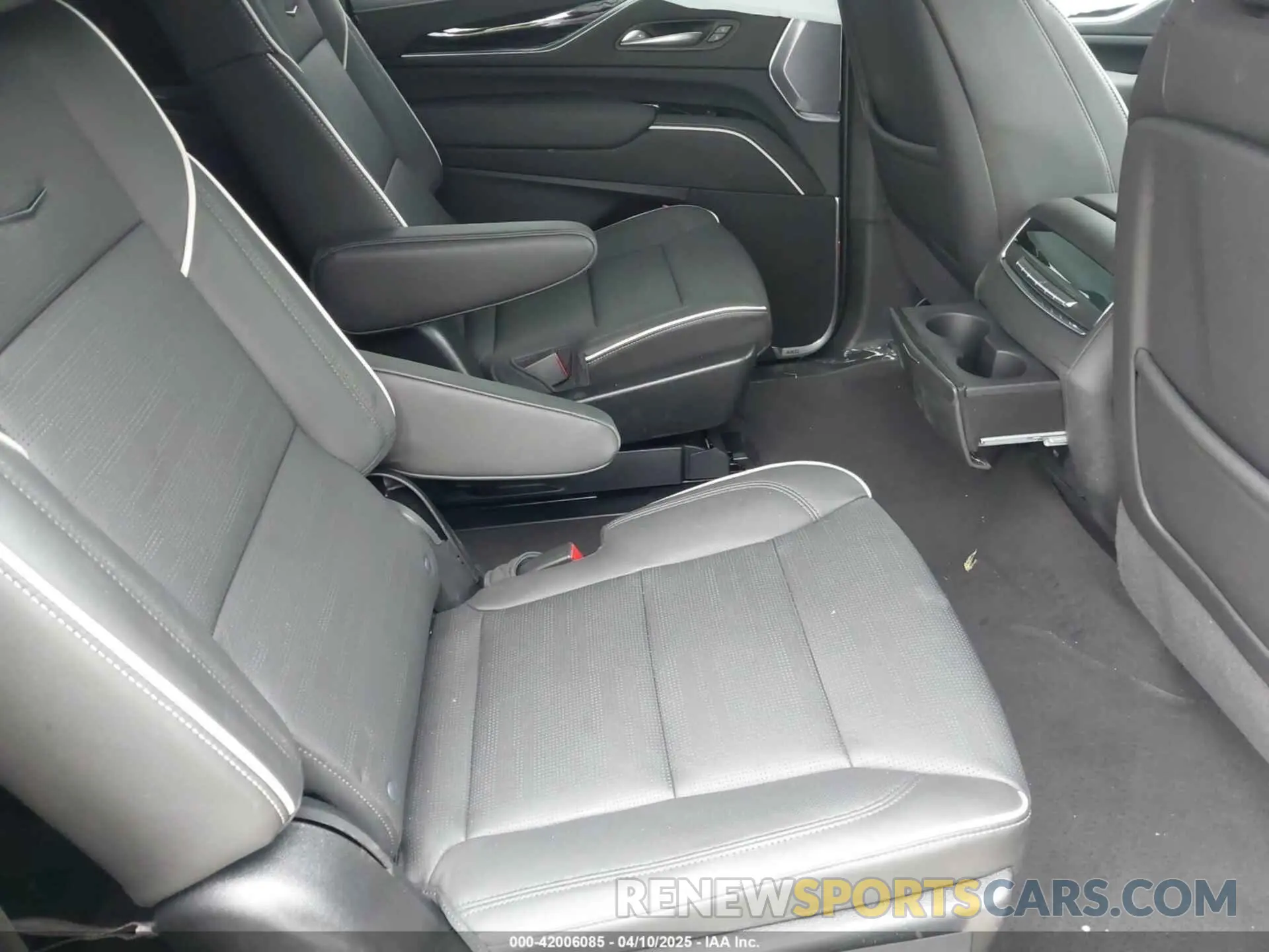 8 Photograph of a damaged car 1GYS4PKL8RR380625 CADILLAC ESCALADE ESV 2024