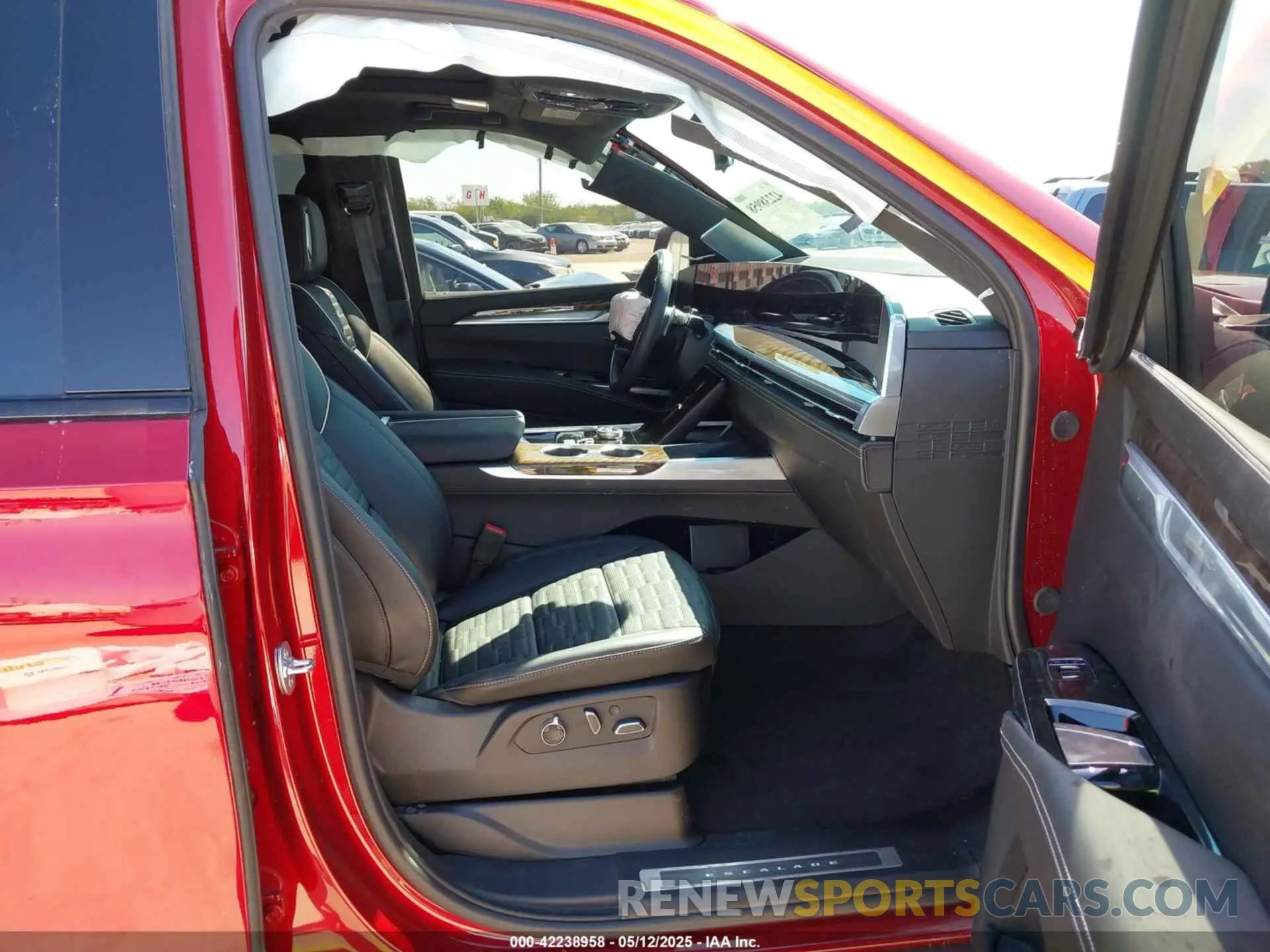 5 Photograph of a damaged car 1GYS8RRL3SR105112 CADILLAC ESCALADE ESV 2025