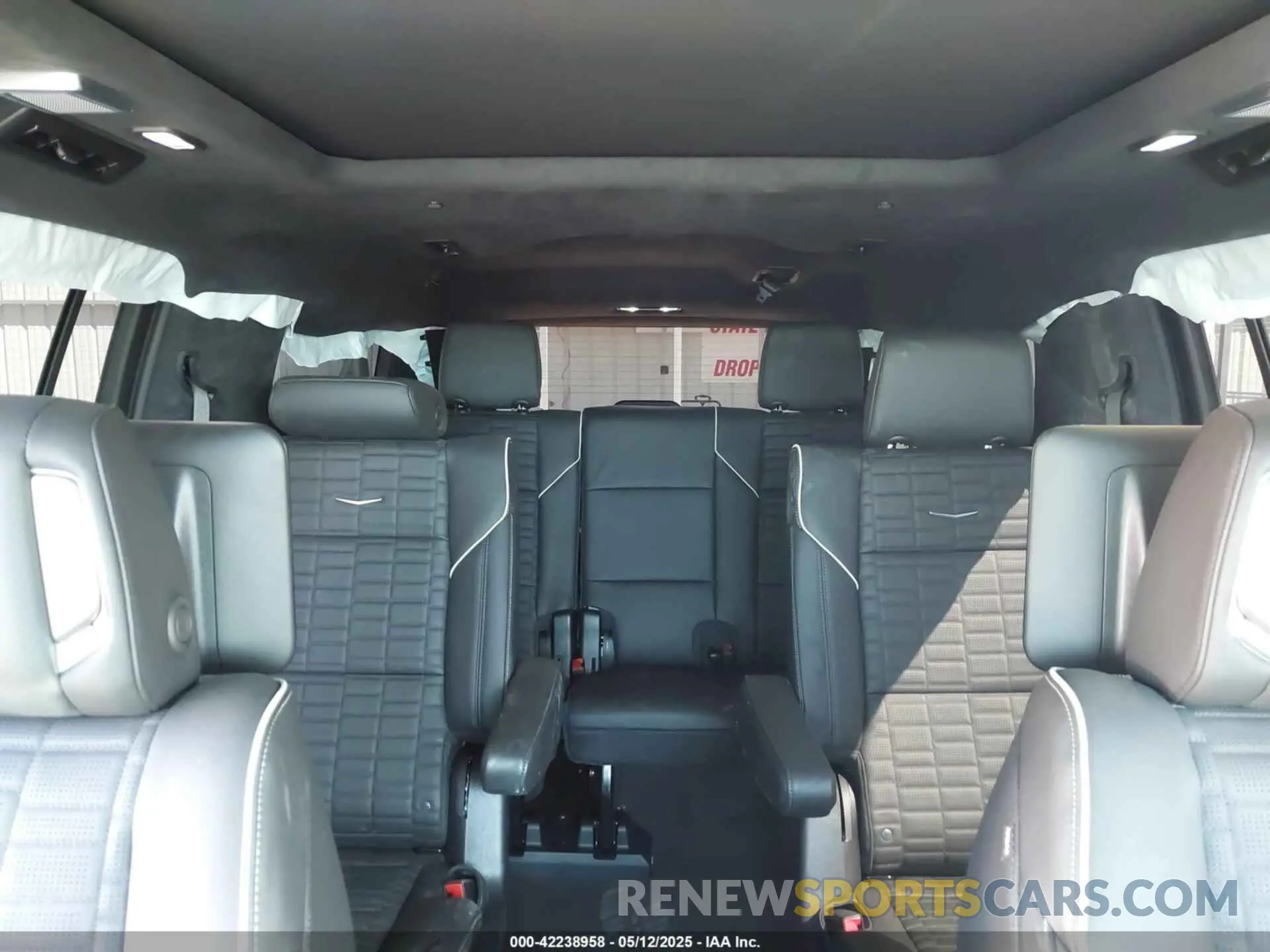 8 Photograph of a damaged car 1GYS8RRL3SR105112 CADILLAC ESCALADE ESV 2025