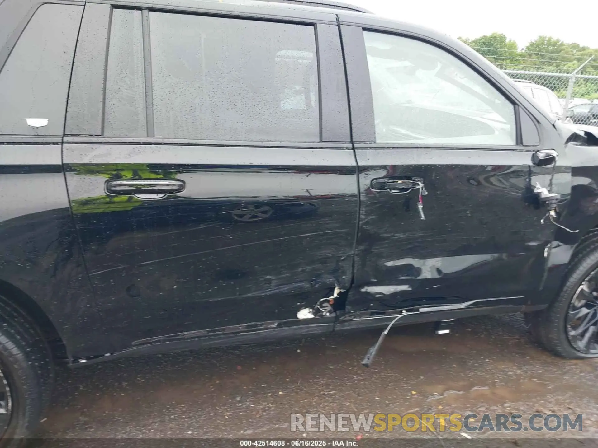 17 Photograph of a damaged car 1GYS9RRL8SR296118 CADILLAC ESCALADE ESV 2025