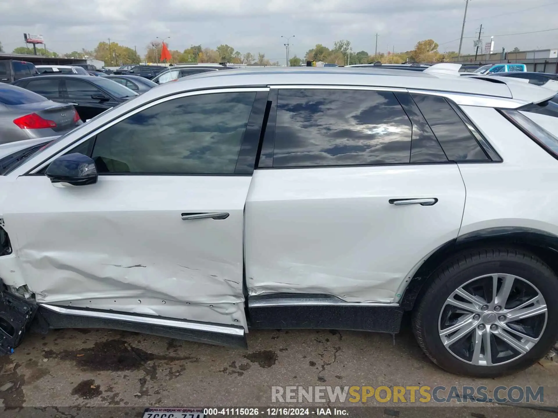 13 Photograph of a damaged car 1GYKPMRK5RZ126406 CADILLAC LYRIQ 2024