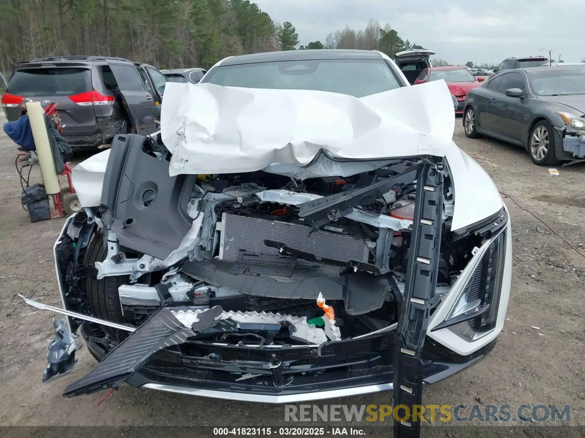 12 Photograph of a damaged car 1GYKPRRK7RZ116943 CADILLAC LYRIQ 2024