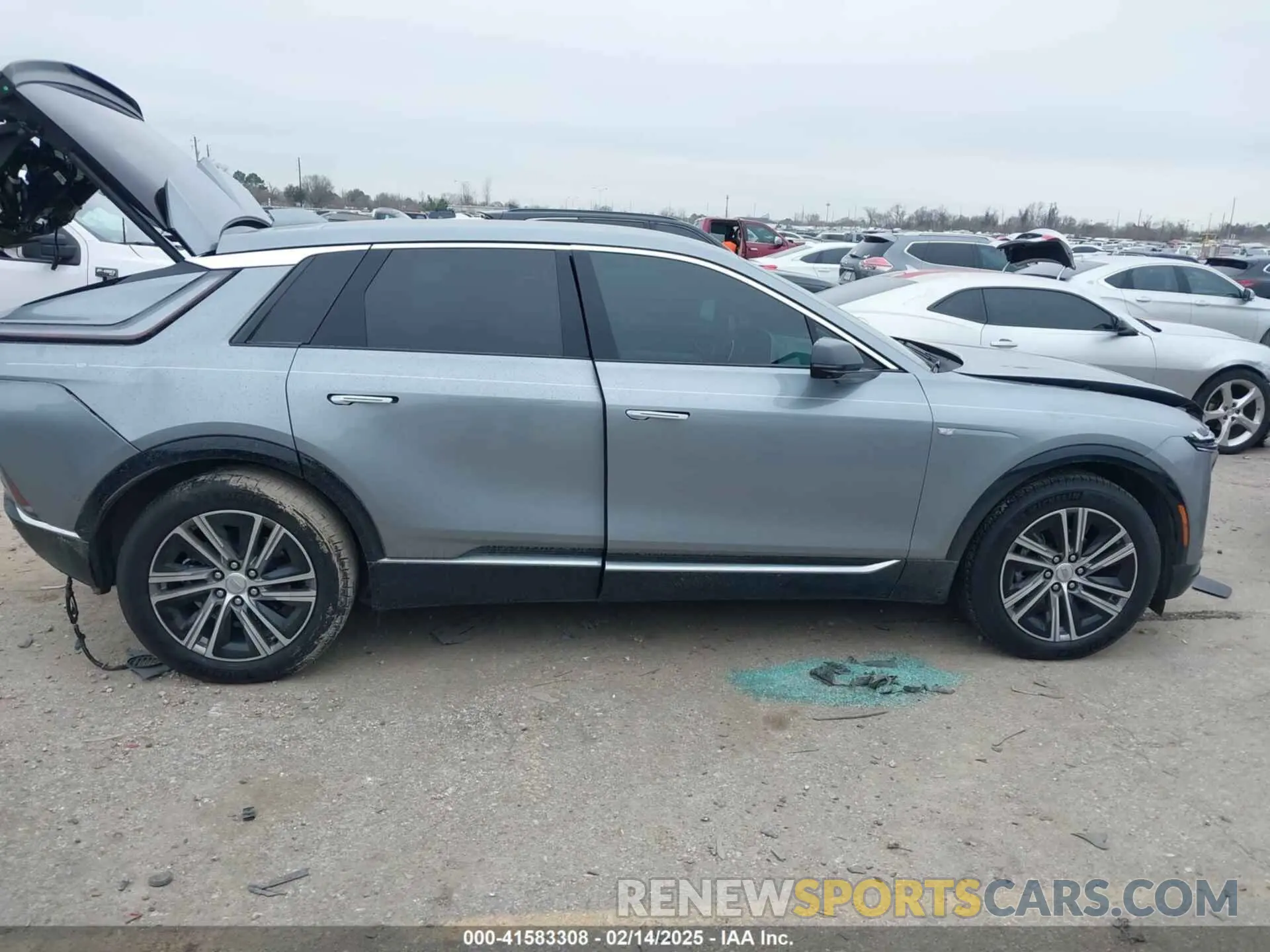 12 Photograph of a damaged car 1GYKPRRK9RZ105958 CADILLAC LYRIQ 2024