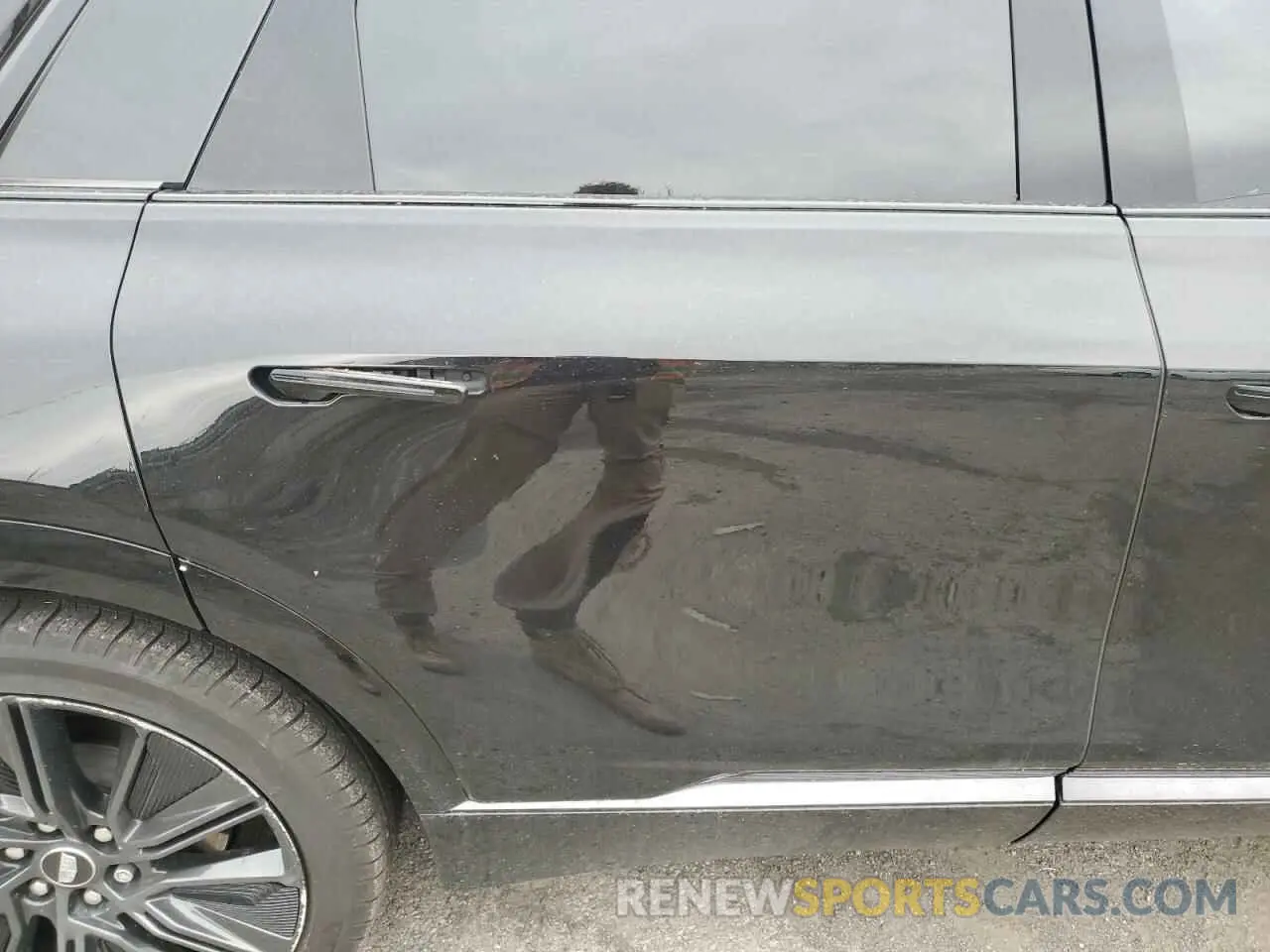 11 Photograph of a damaged car 1GYKPWRL8RZ111838 CADILLAC LYRIQ SPOR 2024
