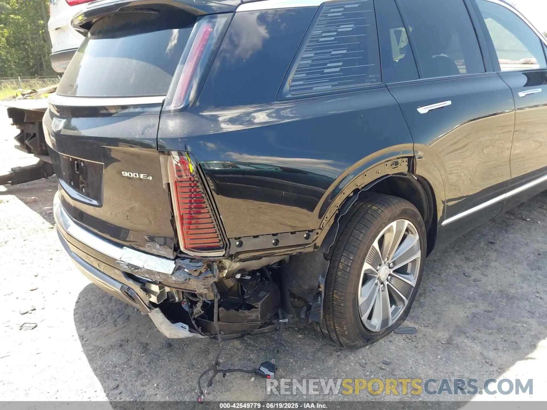 6 Photograph of a damaged car 1GYC3KMLXTZ701319 CADILLAC VISTIQ 2026