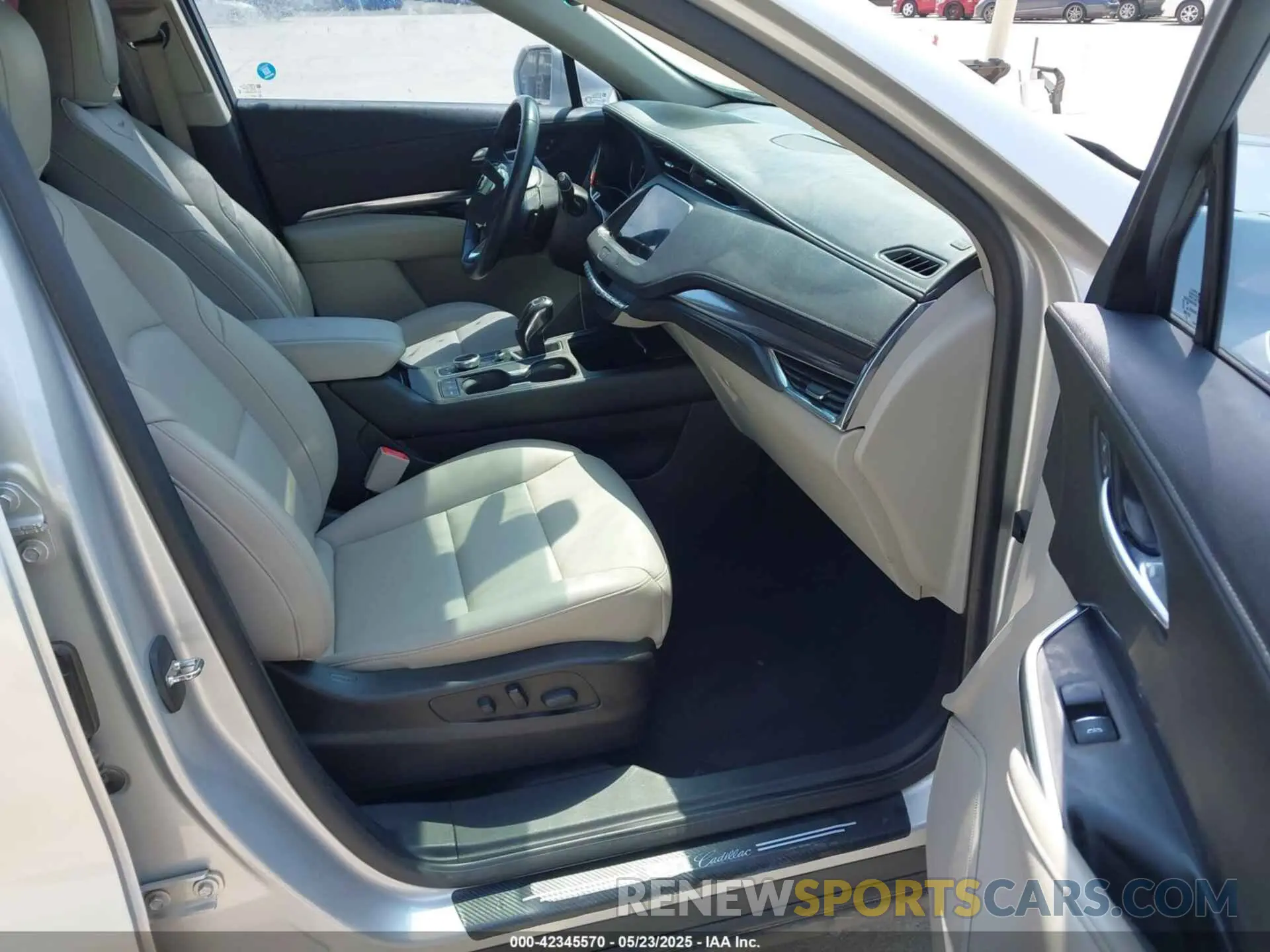 5 Photograph of a damaged car 1GYAZAR43KF144836 CADILLAC XT4 2019
