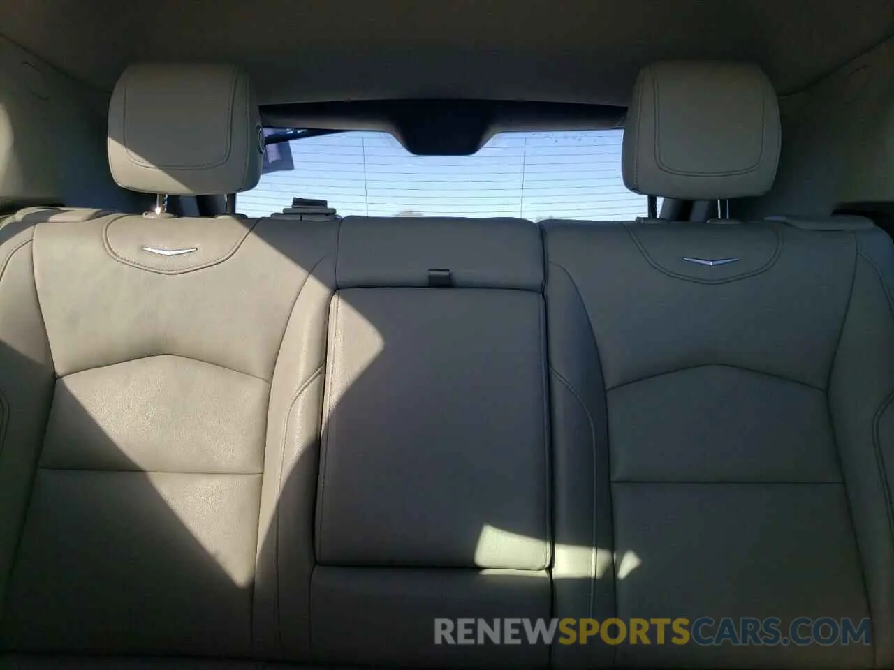 10 Photograph of a damaged car 1GYAZAR46KF118537 CADILLAC XT4 2019