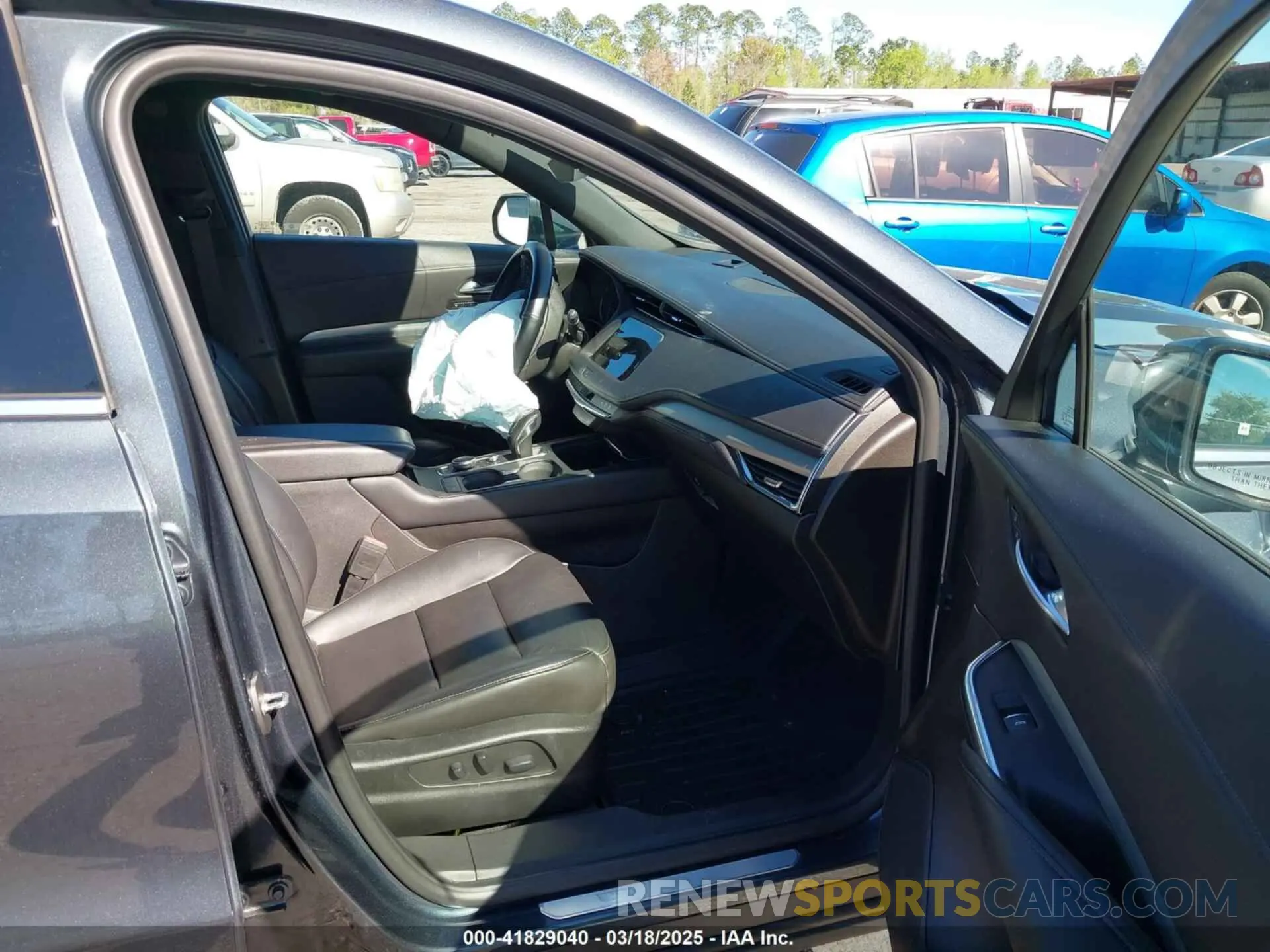 5 Photograph of a damaged car 1GYFZCR41KF204050 CADILLAC XT4 2019