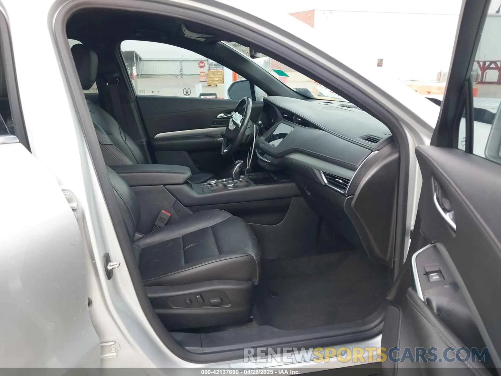 5 Photograph of a damaged car 1GYFZCR42KF189610 CADILLAC XT4 2019