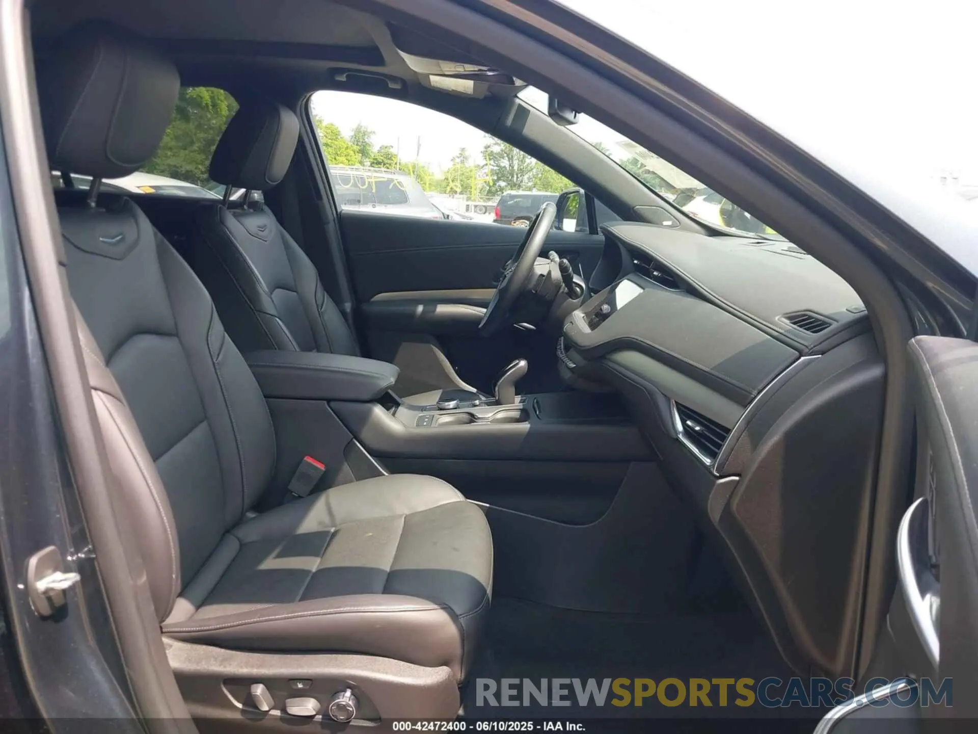 5 Photograph of a damaged car 1GYFZCR43KF143980 CADILLAC XT4 2019