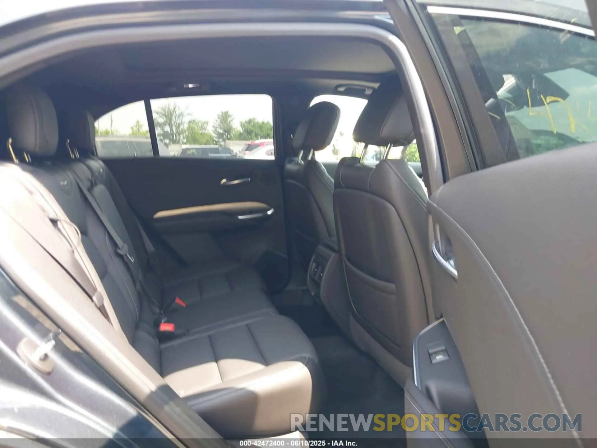 8 Photograph of a damaged car 1GYFZCR43KF143980 CADILLAC XT4 2019
