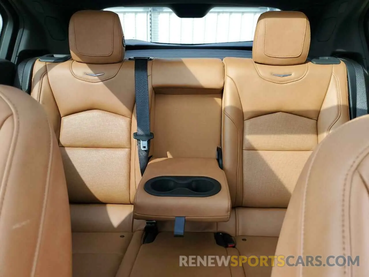 10 Photograph of a damaged car 1GYFZCR43KF151044 CADILLAC XT4 2019