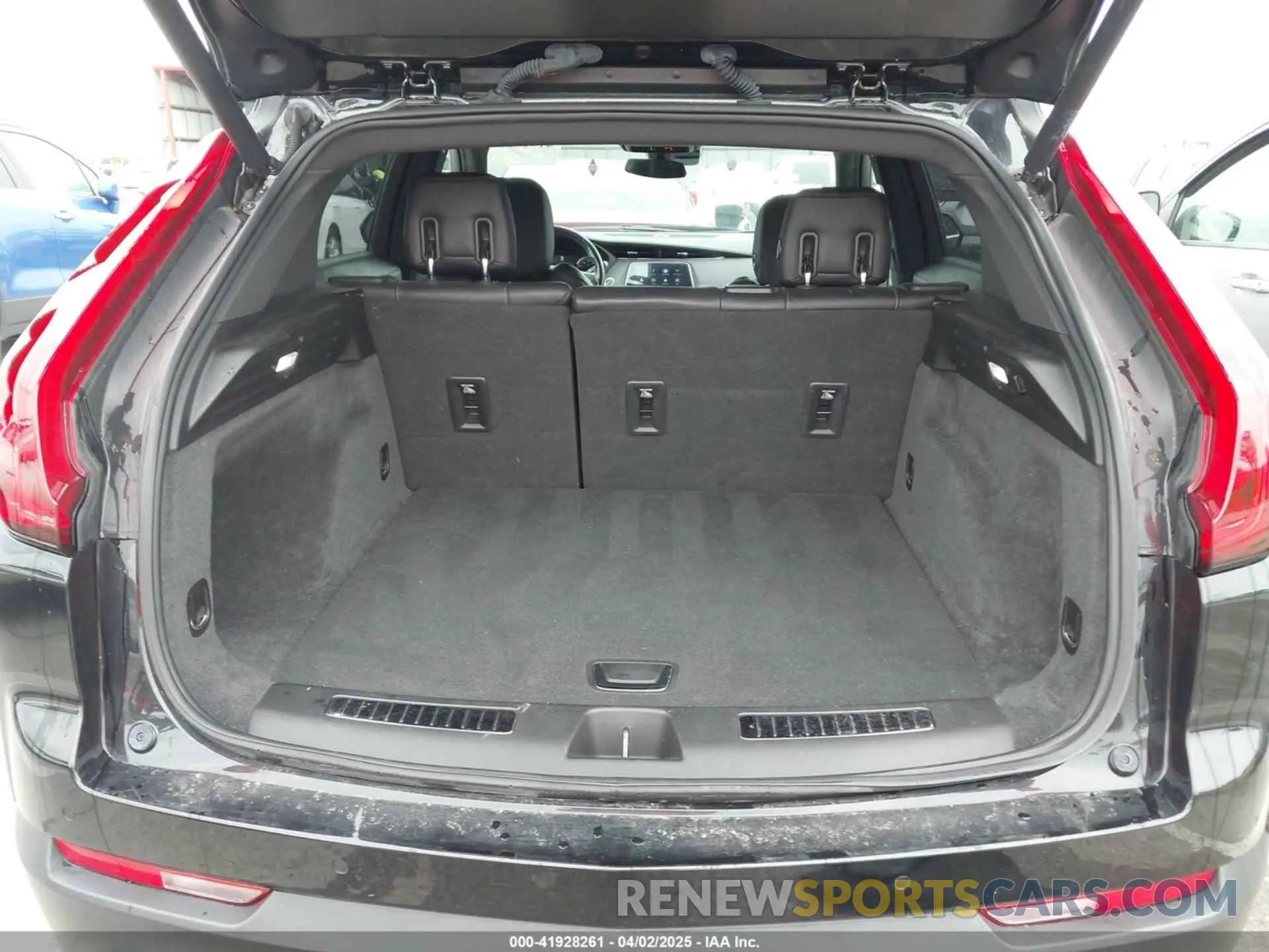 17 Photograph of a damaged car 1GYFZCR43KF212439 CADILLAC XT4 2019