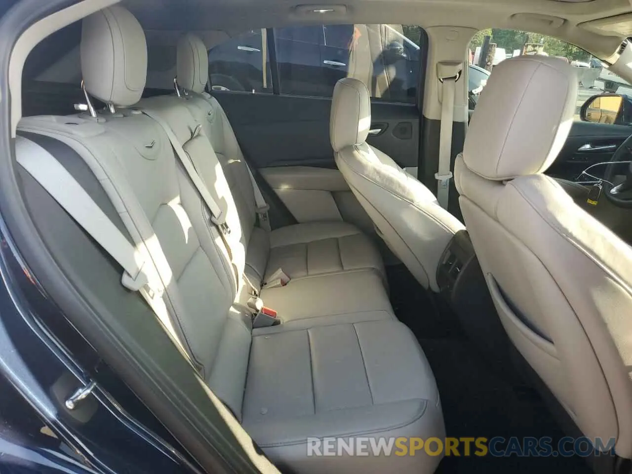 10 Photograph of a damaged car 1GYFZCR45KF188354 CADILLAC XT4 2019