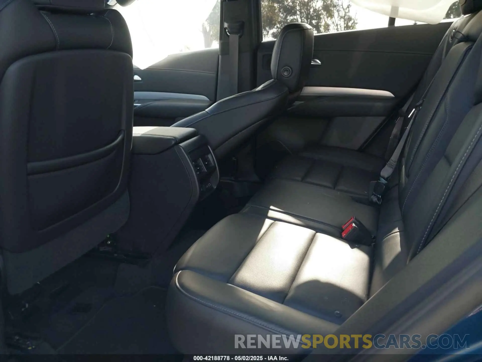 8 Photograph of a damaged car 1GYFZCR45KF202947 CADILLAC XT4 2019