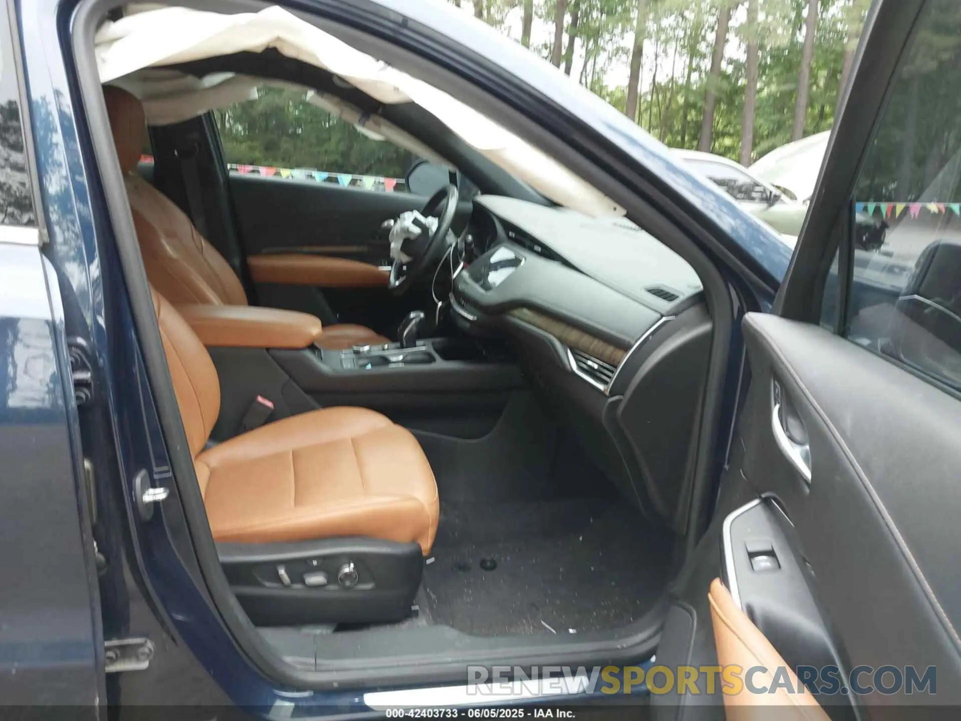 5 Photograph of a damaged car 1GYFZCR46KF163883 CADILLAC XT4 2019