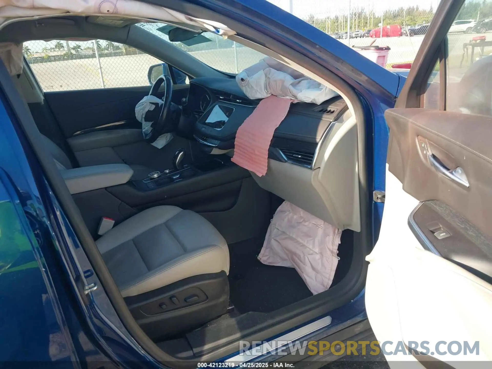 5 Photograph of a damaged car 1GYFZCR47KF128284 CADILLAC XT4 2019