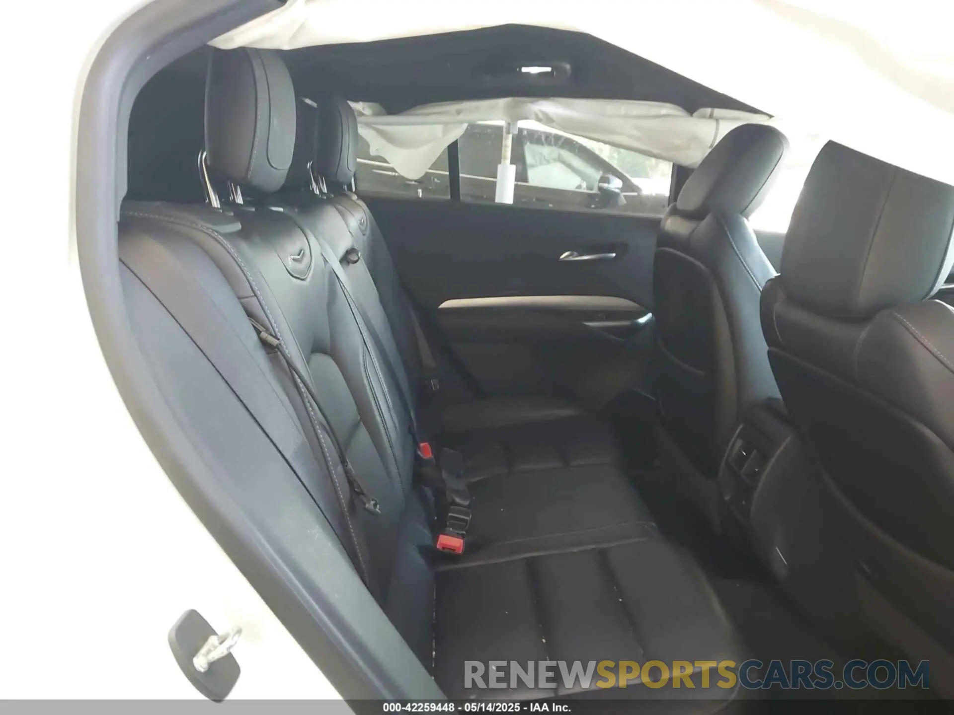 8 Photograph of a damaged car 1GYFZCR49KF142039 CADILLAC XT4 2019