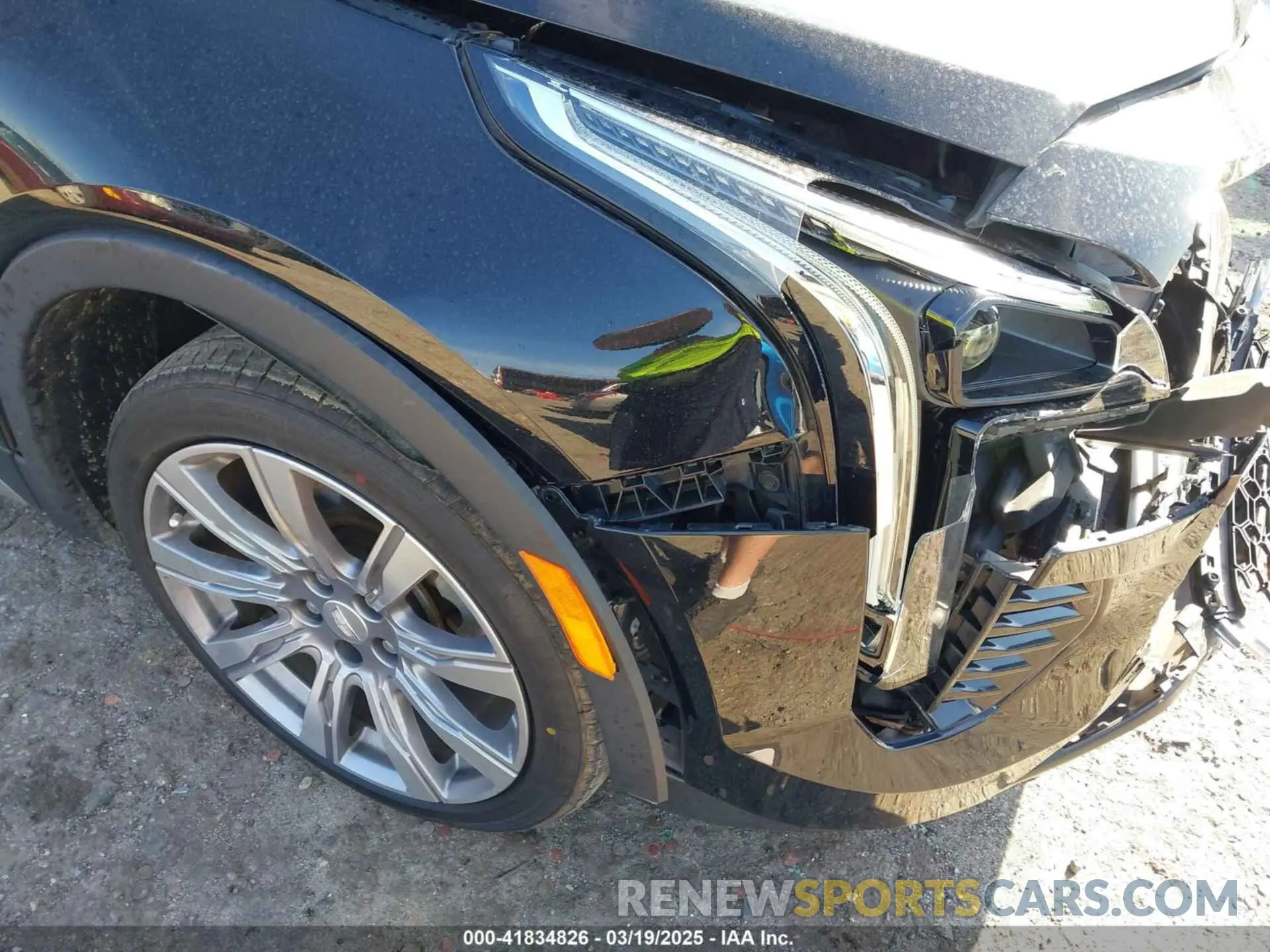 17 Photograph of a damaged car 1GYFZDR41KF213000 CADILLAC XT4 2019