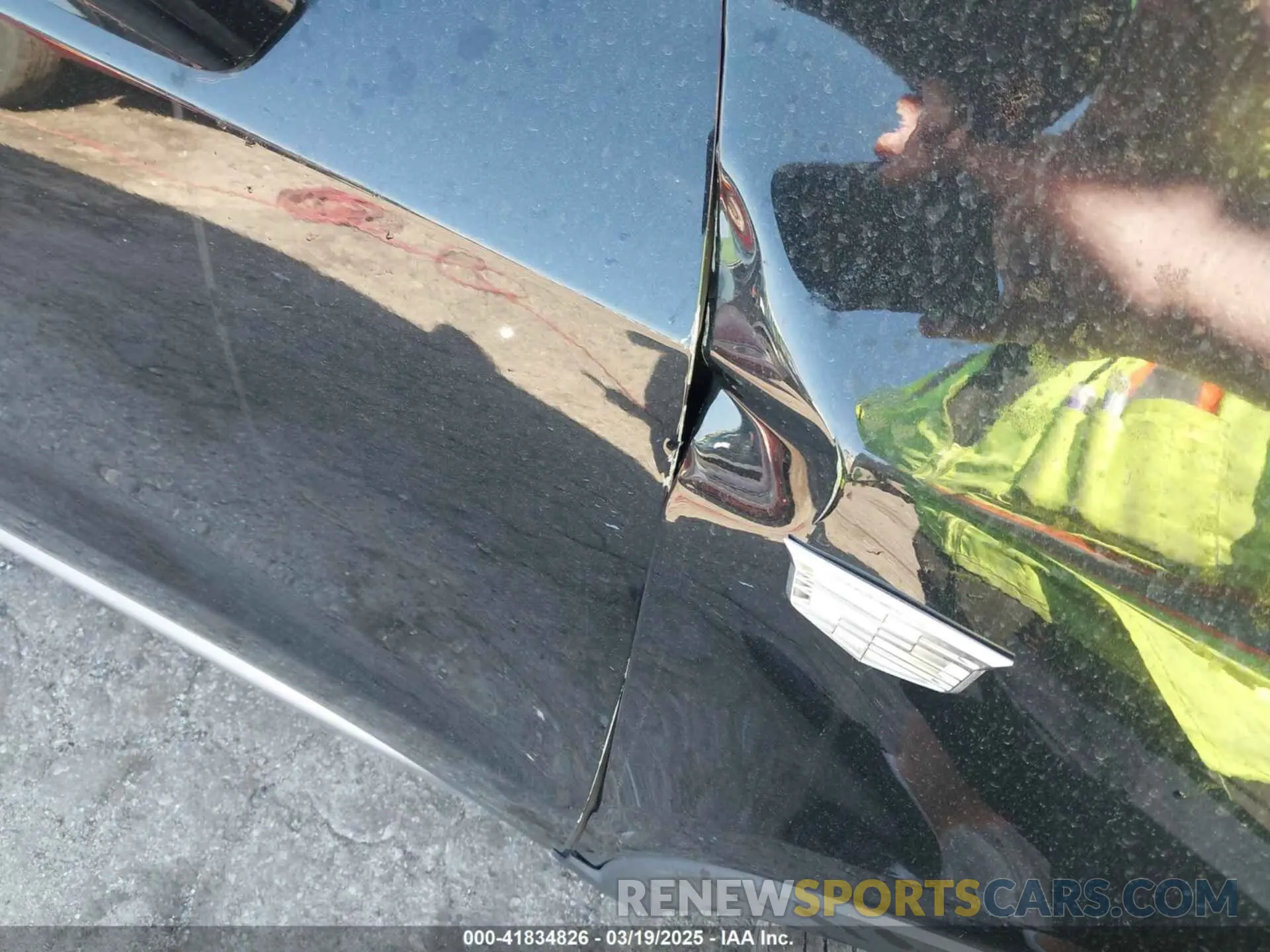 18 Photograph of a damaged car 1GYFZDR41KF213000 CADILLAC XT4 2019