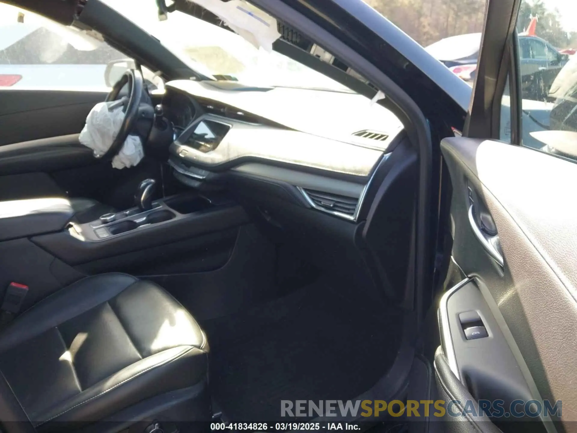 5 Photograph of a damaged car 1GYFZDR41KF213000 CADILLAC XT4 2019