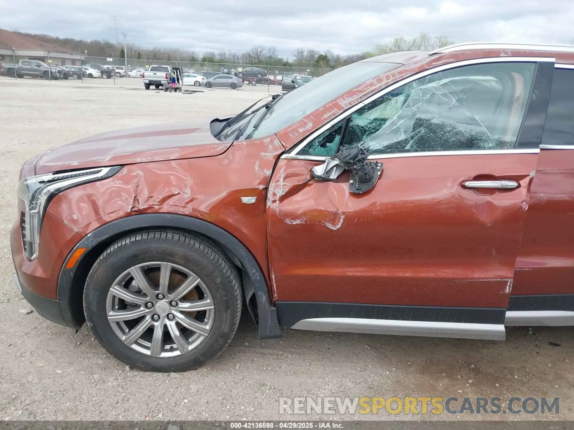 17 Photograph of a damaged car 1GYFZDR45KF183306 CADILLAC XT4 2019