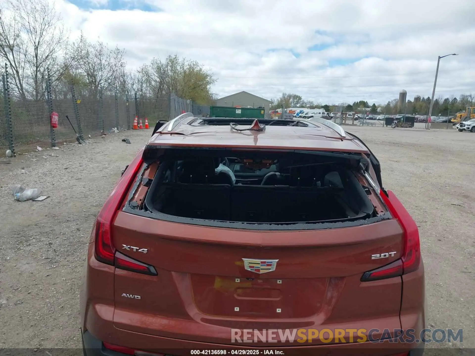 18 Photograph of a damaged car 1GYFZDR45KF183306 CADILLAC XT4 2019