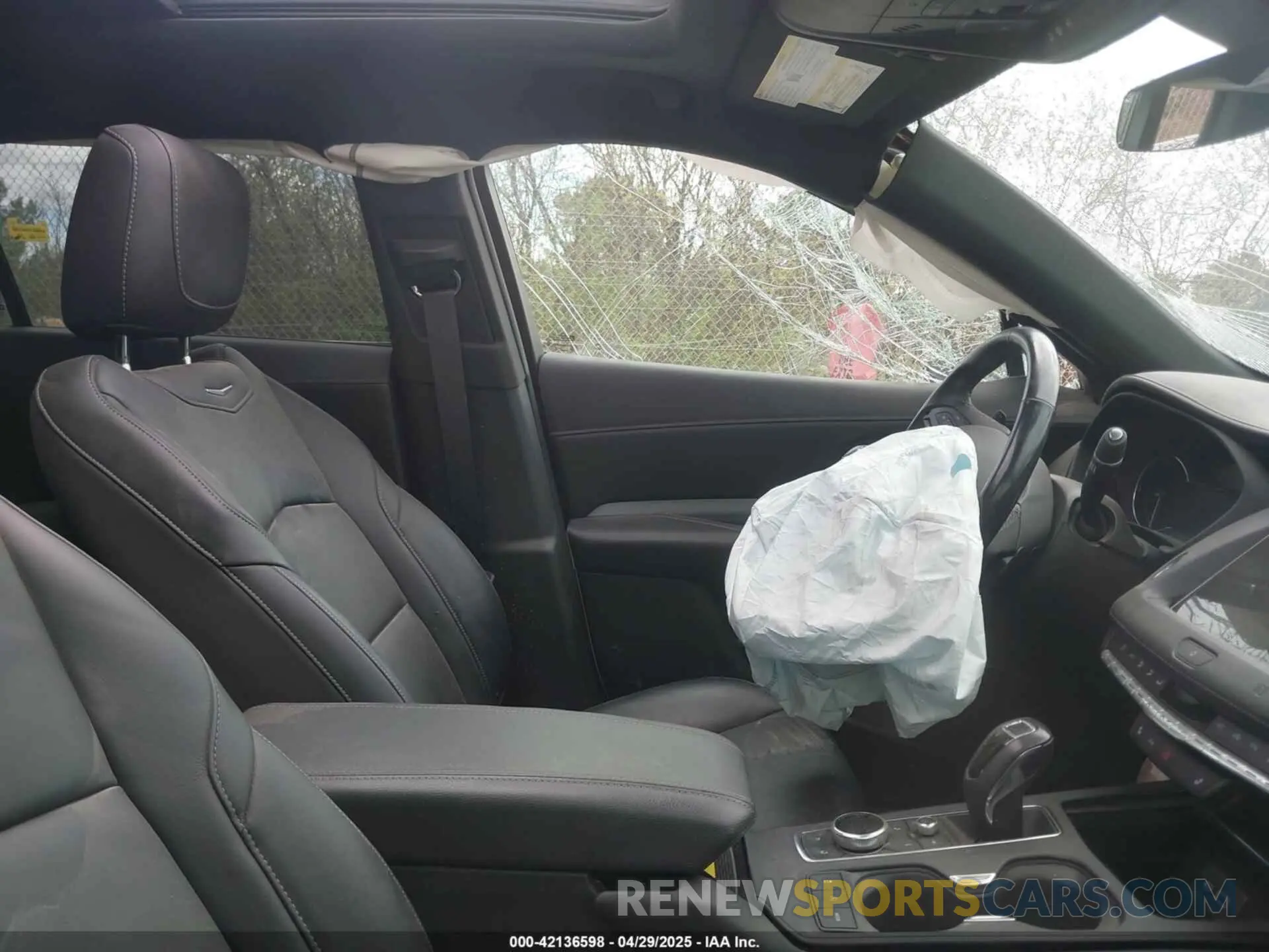 5 Photograph of a damaged car 1GYFZDR45KF183306 CADILLAC XT4 2019