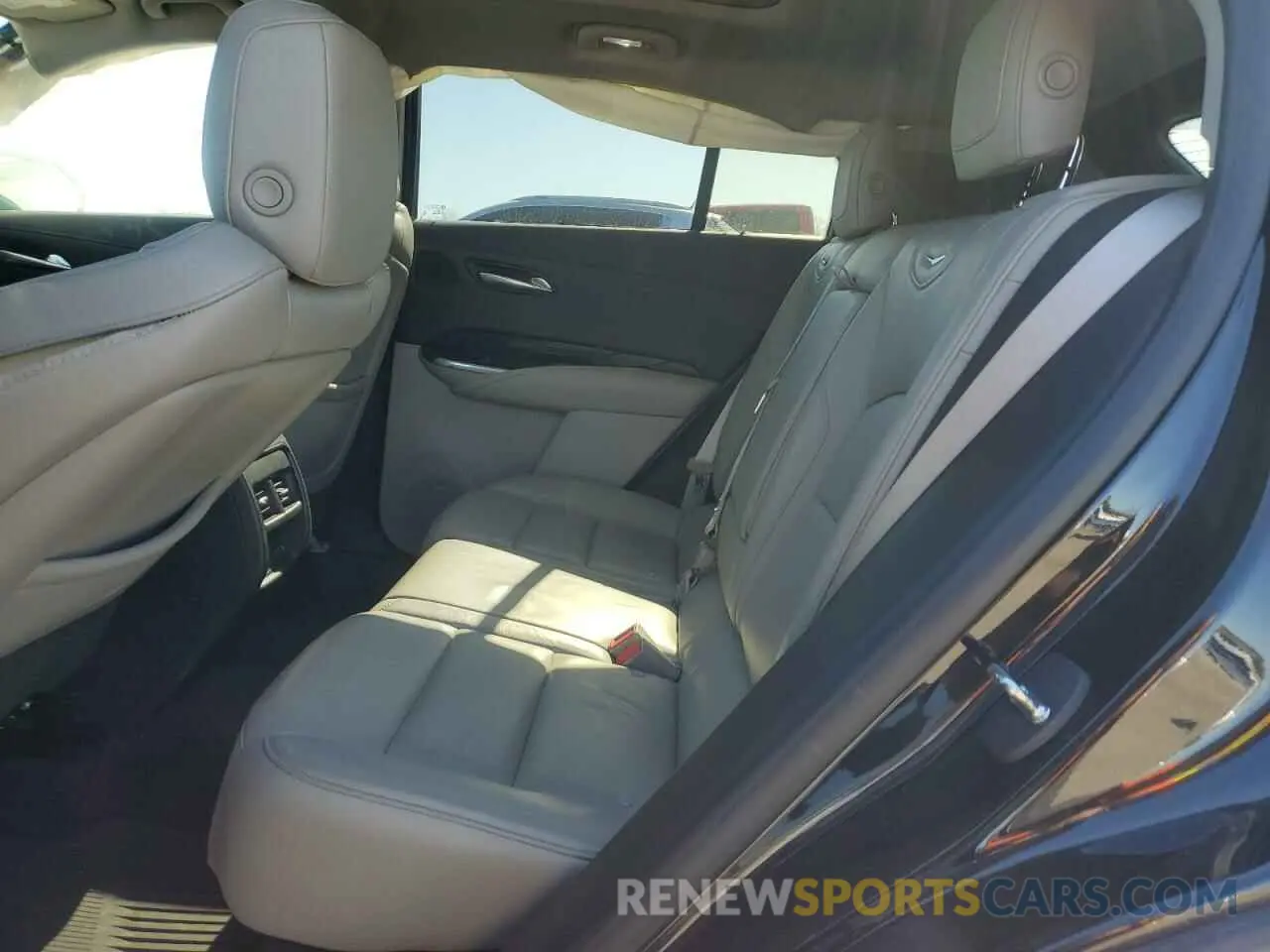 11 Photograph of a damaged car 1GYFZDR46KF146023 CADILLAC XT4 2019
