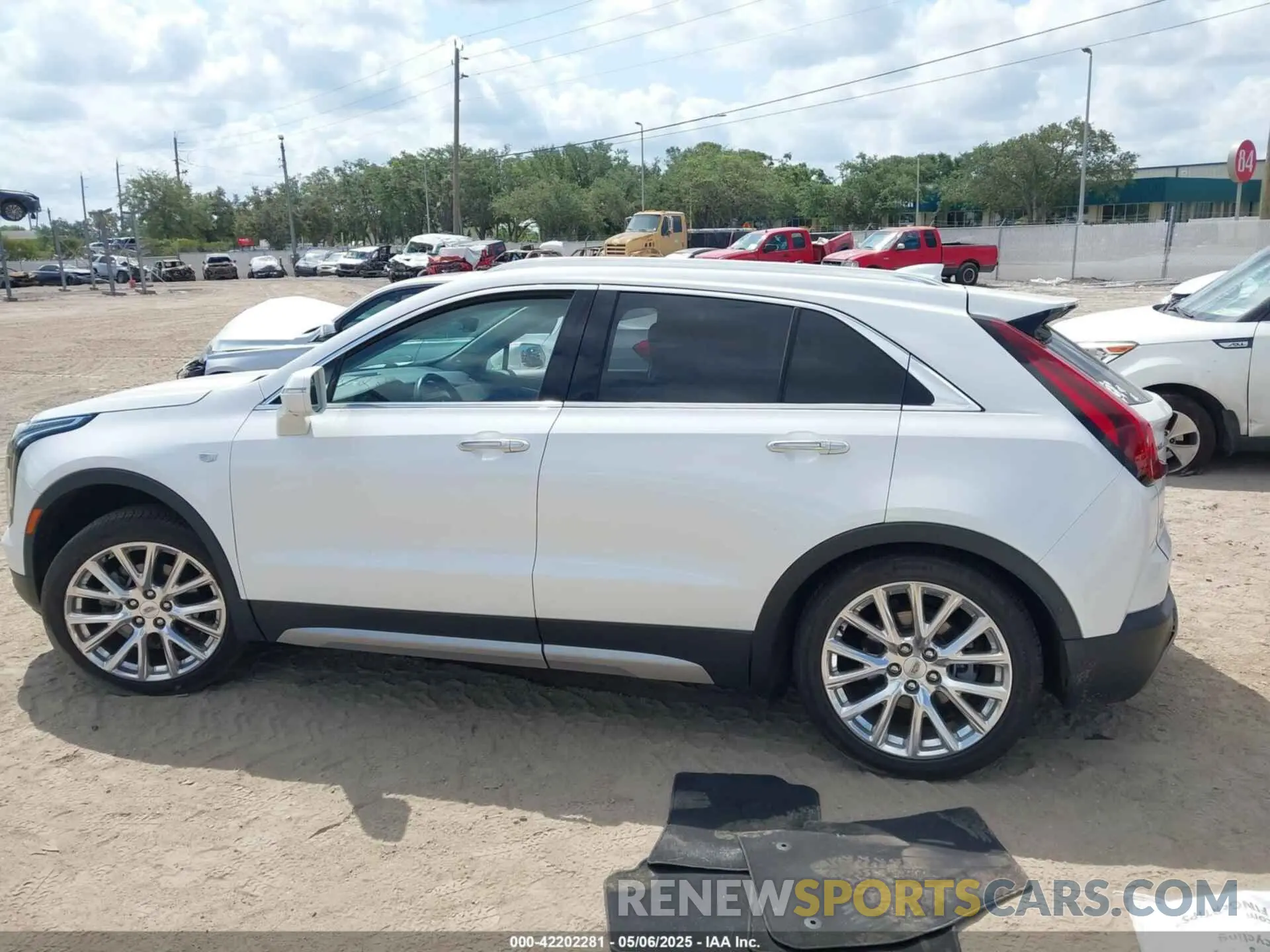 14 Photograph of a damaged car 1GYFZDR48KF131619 CADILLAC XT4 2019