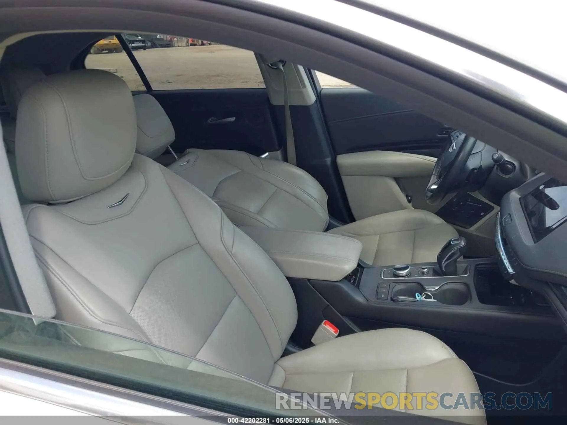 5 Photograph of a damaged car 1GYFZDR48KF131619 CADILLAC XT4 2019