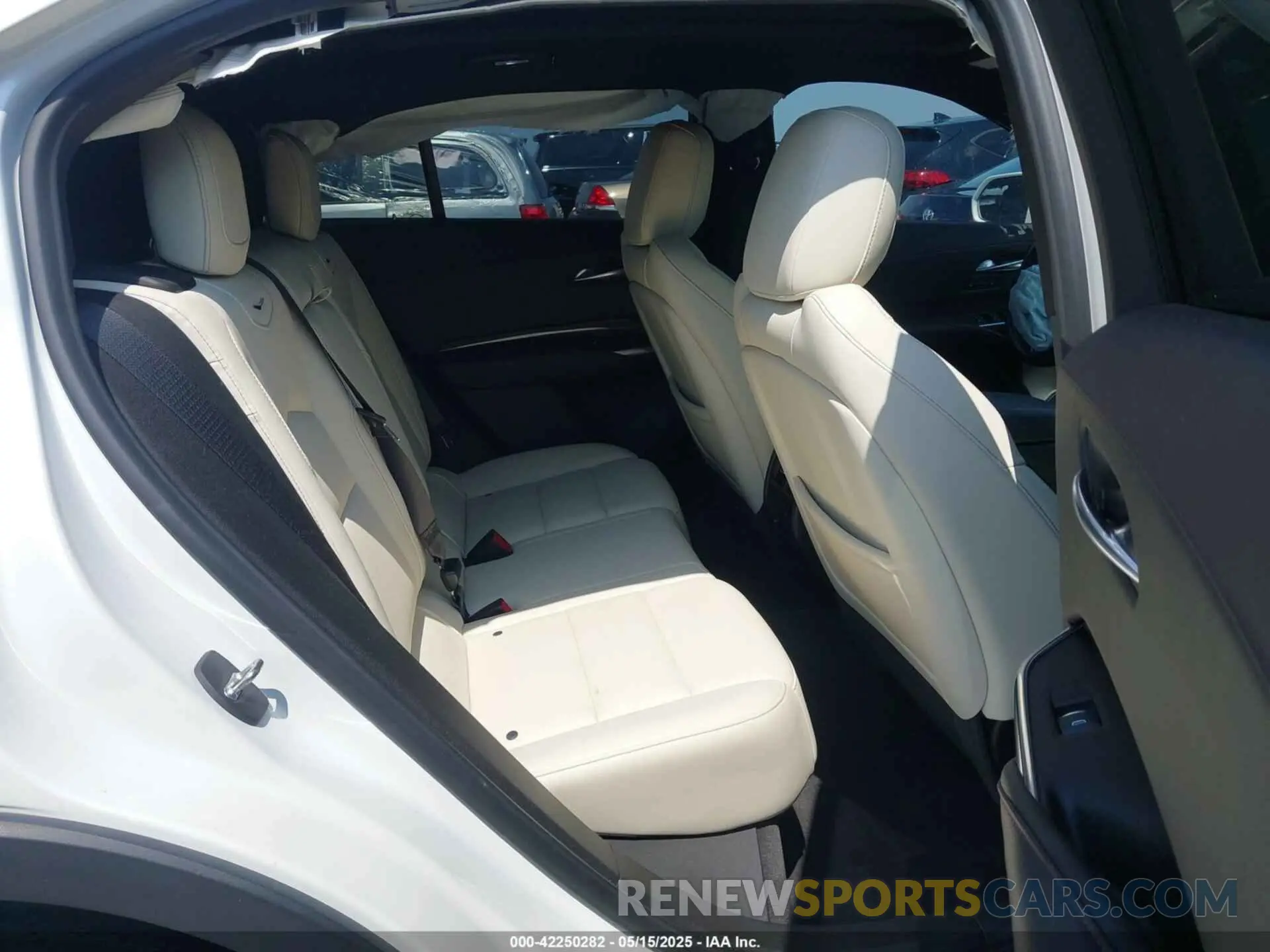 8 Photograph of a damaged car 1GYFZER40KF163373 CADILLAC XT4 2019