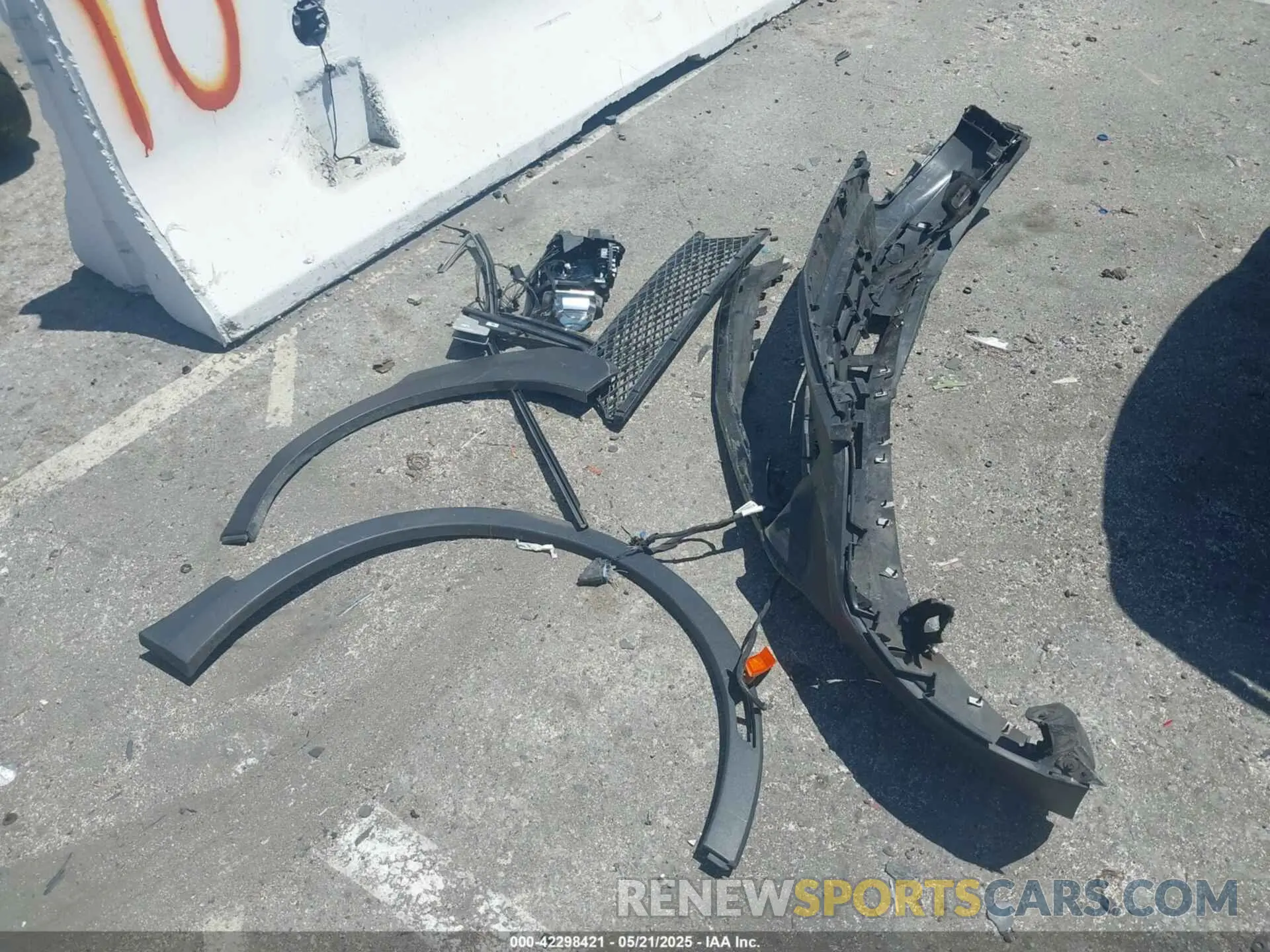 12 Photograph of a damaged car 1GYFZER40KF181792 CADILLAC XT4 2019