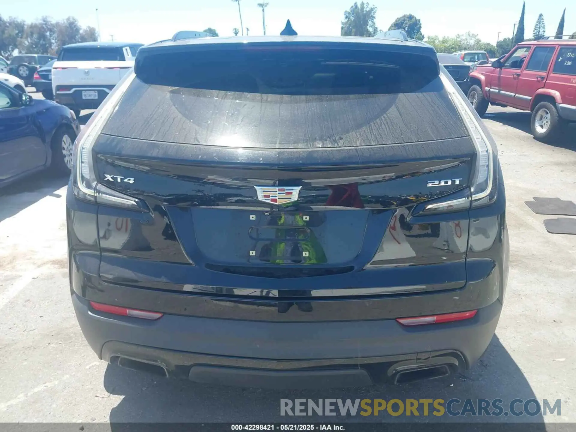 17 Photograph of a damaged car 1GYFZER40KF181792 CADILLAC XT4 2019