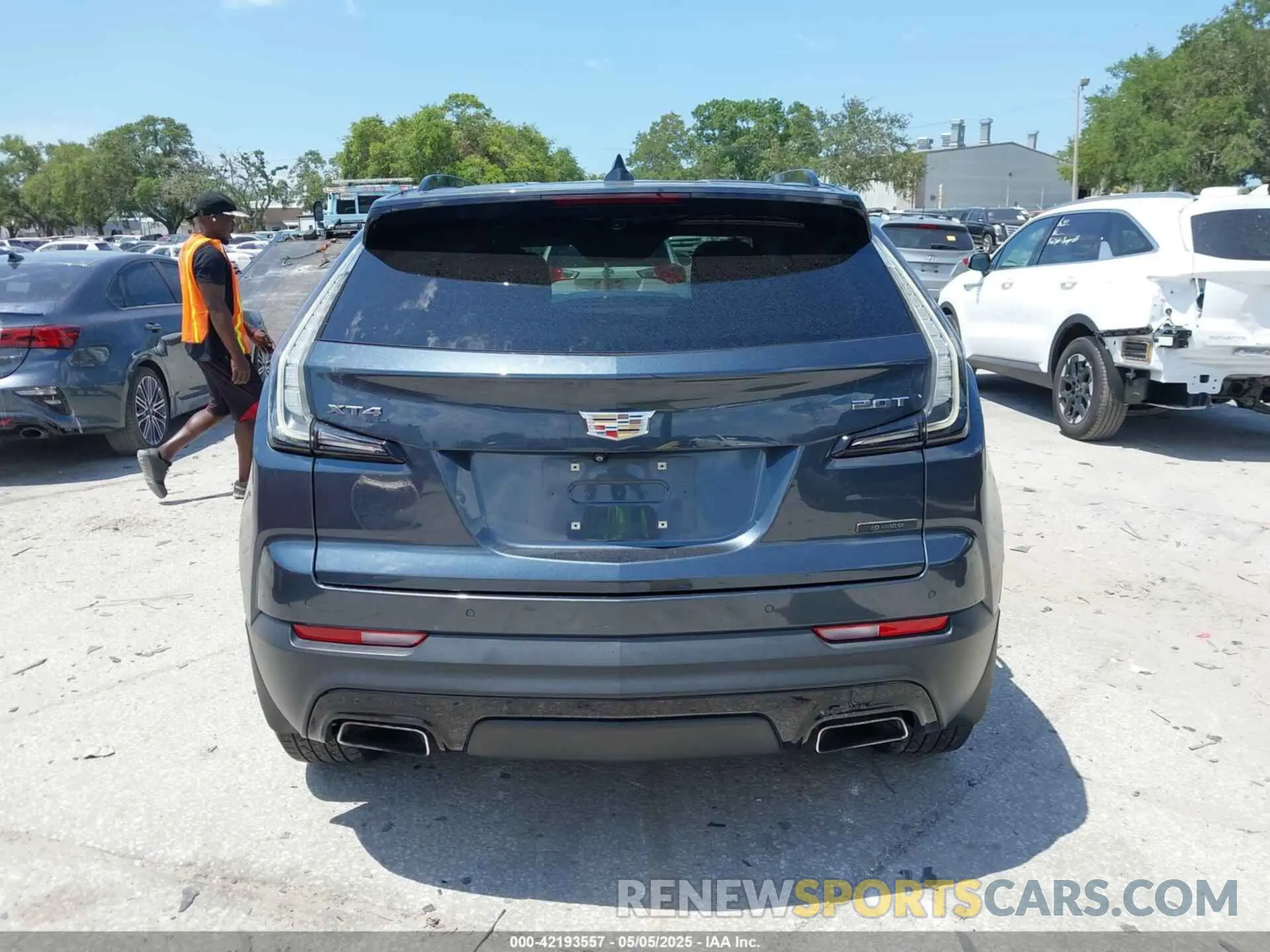16 Photograph of a damaged car 1GYFZER42KF107032 CADILLAC XT4 2019