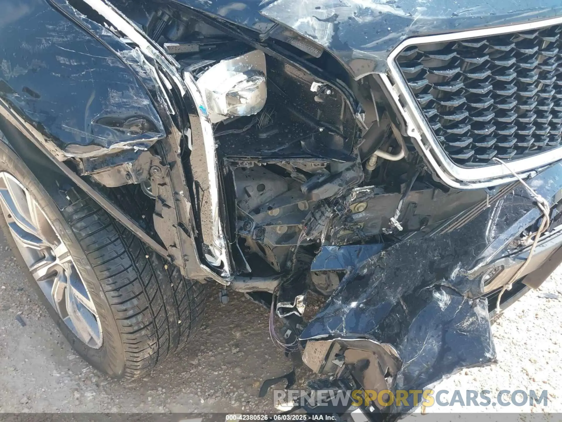 18 Photograph of a damaged car 1GYFZER44KF103029 CADILLAC XT4 2019