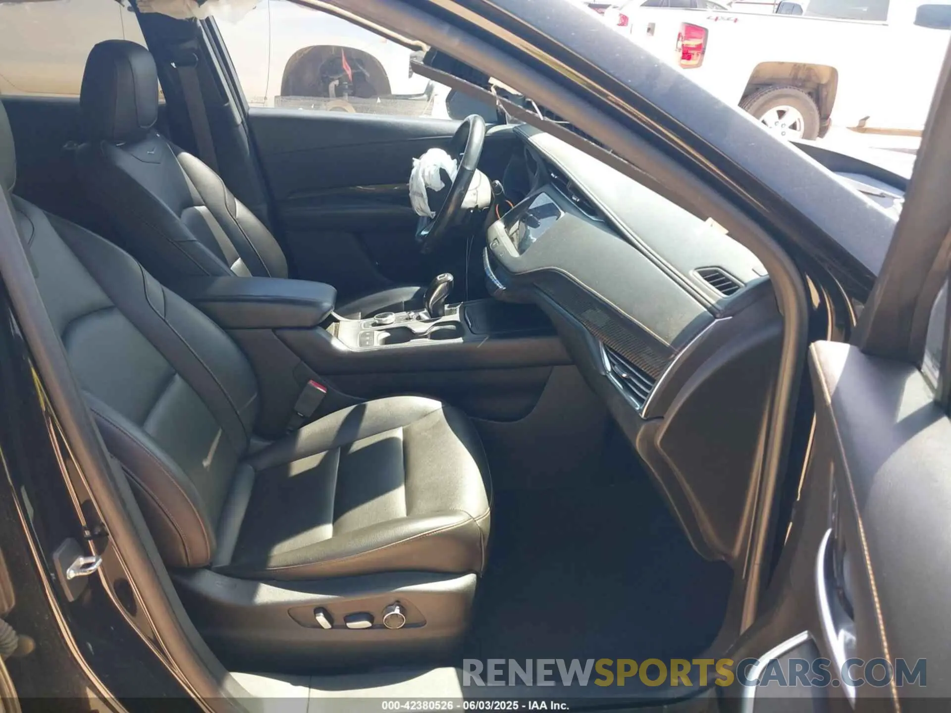 5 Photograph of a damaged car 1GYFZER44KF103029 CADILLAC XT4 2019