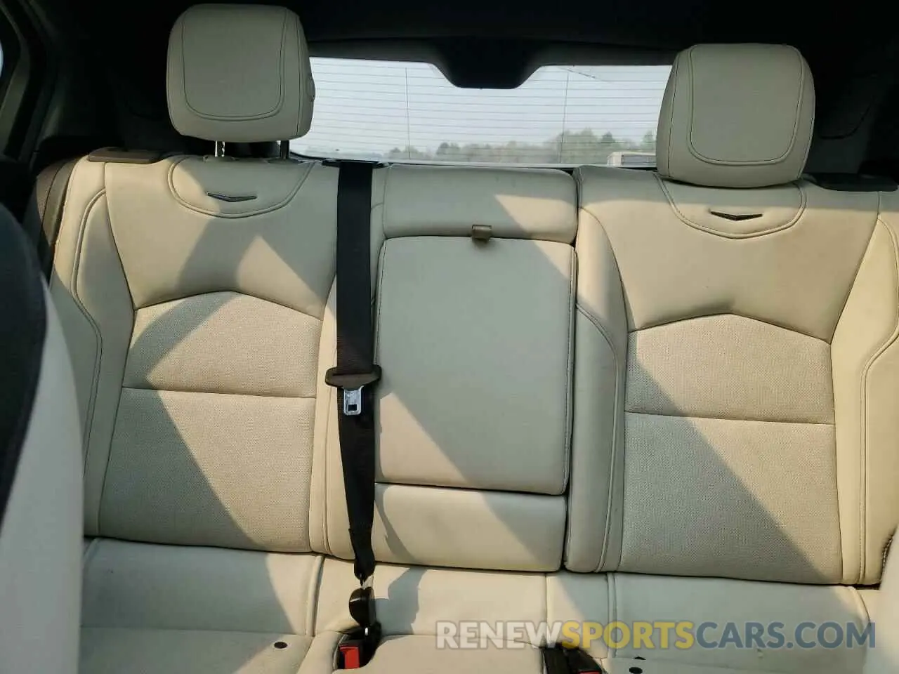 10 Photograph of a damaged car 1GYFZER47KF160325 CADILLAC XT4 2019