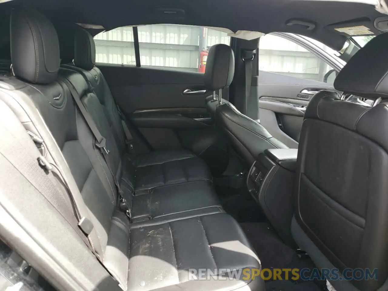 11 Photograph of a damaged car 1GYFZER49KF214000 CADILLAC XT4 2019