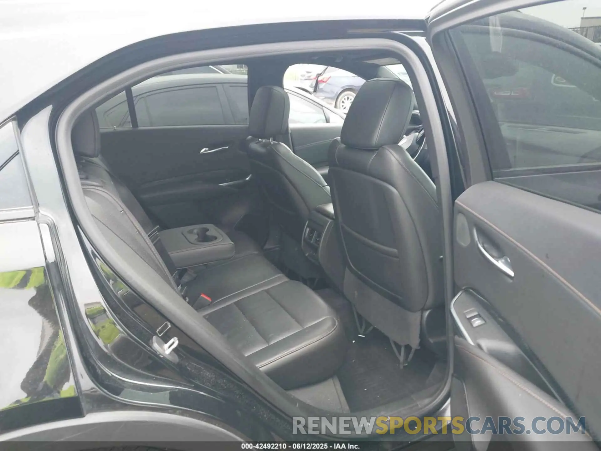 8 Photograph of a damaged car 1GYFZFR44KF150356 CADILLAC XT4 2019